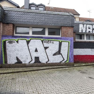 Dortmund-Dorstfeld, der so genannten Nazi Kiez, Emscherstrasse, Hochburg von Rechtsextremen, Graffiti, *** Dortmund Dorstfeld of the so-called Nazi Kiez Emscherstrasse stronghold of right-wing extremists Graffiti