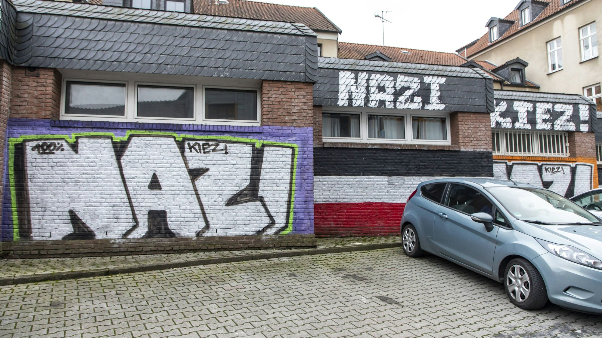 Dortmund-Dorstfeld, der so genannten Nazi Kiez, Emscherstrasse, Hochburg von Rechtsextremen, Graffiti, *** Dortmund Dorstfeld of the so-called Nazi Kiez Emscherstrasse stronghold of right-wing extremists Graffiti