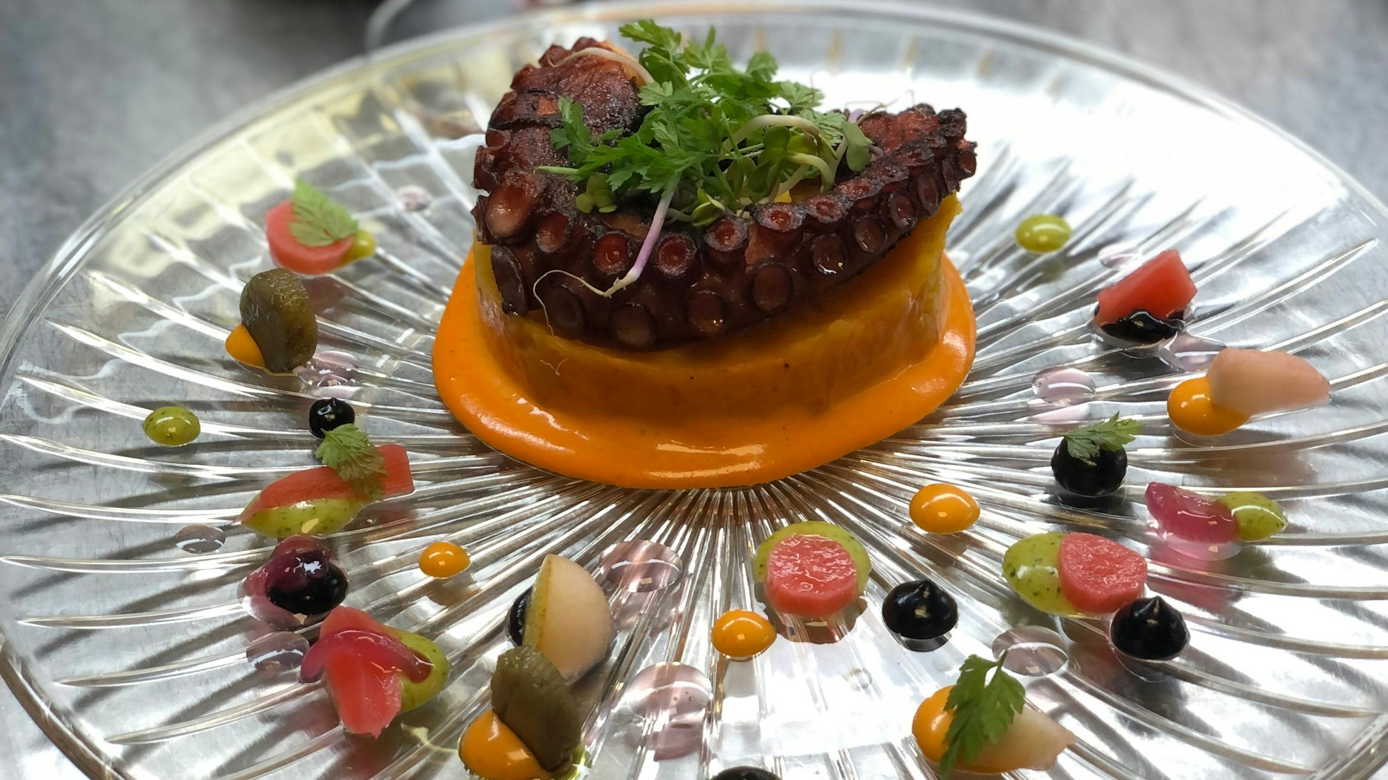 Das Foto zeigt ein Gericht mit Meeresfrüchten.