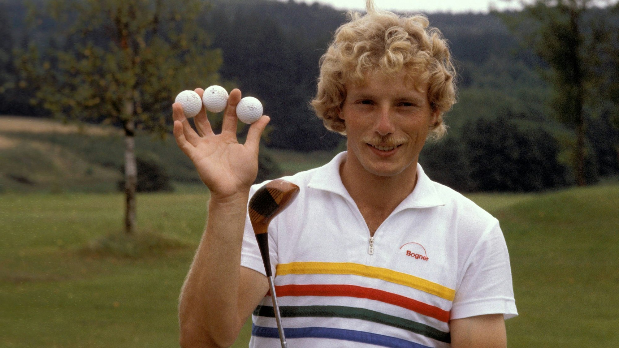 Bernhard Langer (Deutschland) hat beim Shooting drei Golfbälle in der Hand
Bernhard longer Germany has the Shooting Three Golf balls in the Hand