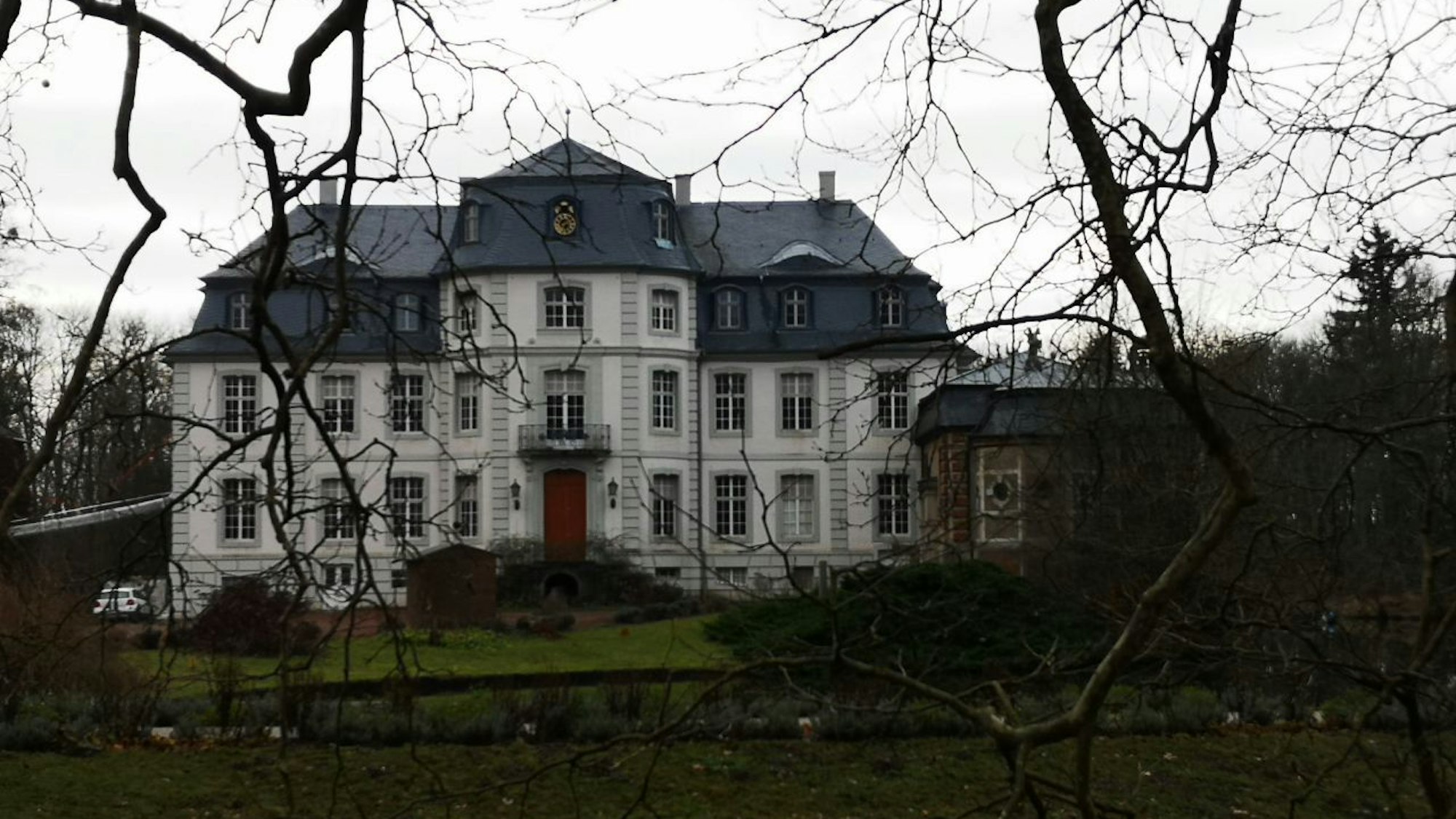 Das Schloss Türnich liegt in einem 15 Hektar großen Waldpark.