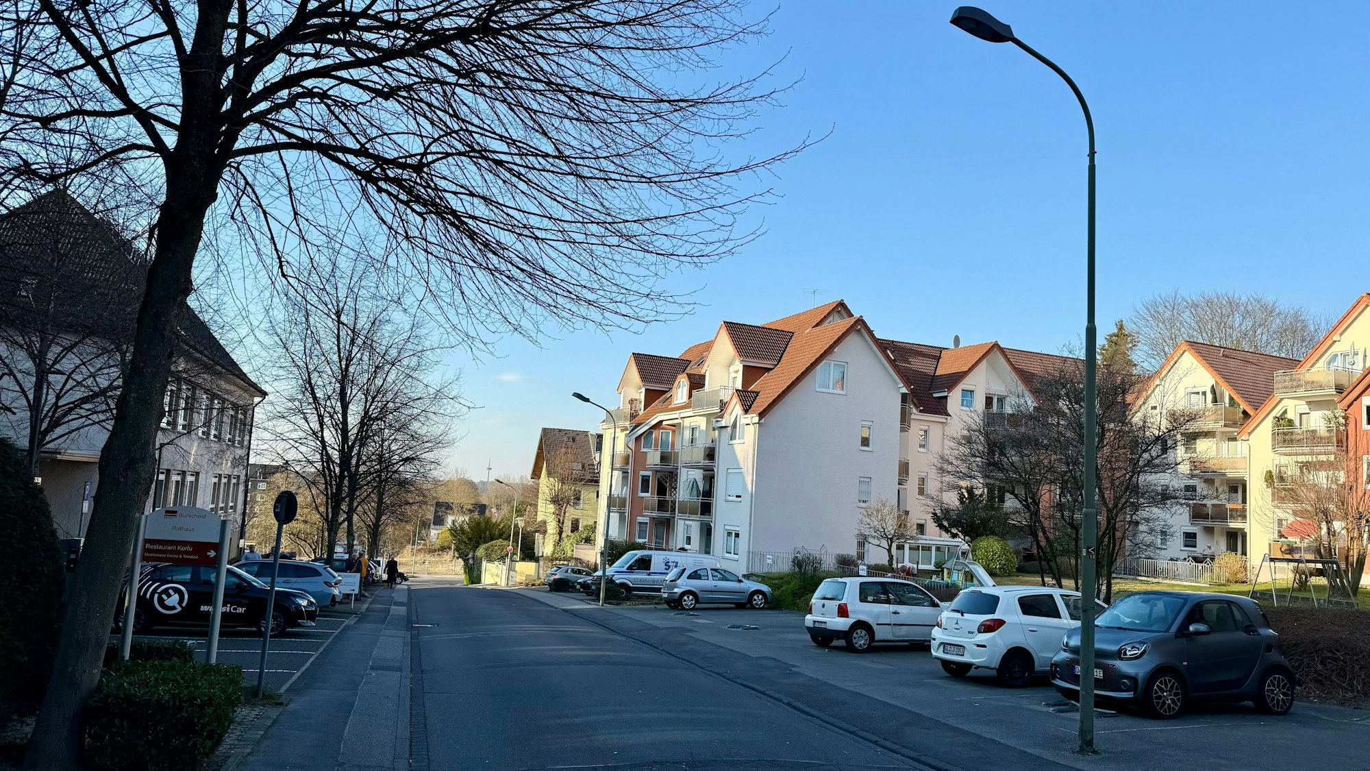 Sttraßenleuchte nahe des Burscheider Rathauses