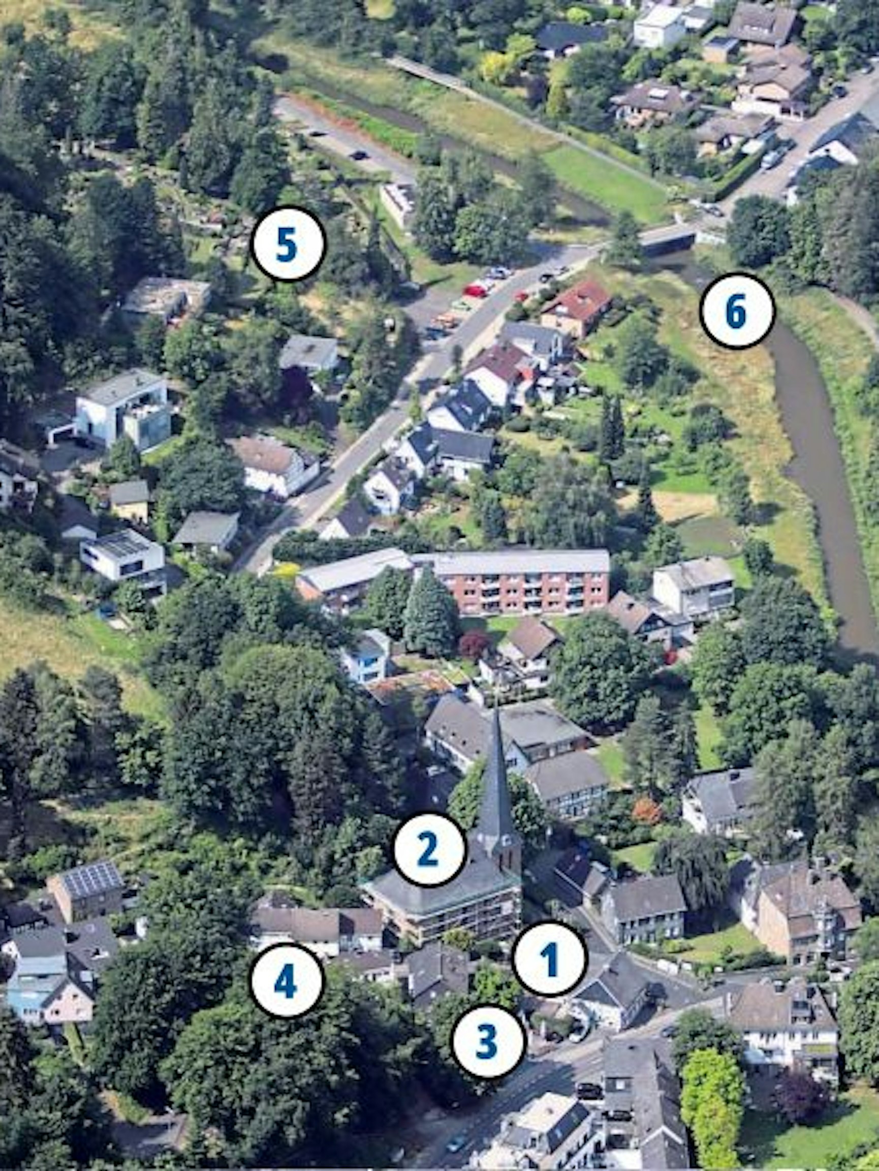 Auf einem Luftbild ist der Ort Volberg zu sehen. Nummern markieren Tat- und Ermittlungsorte.