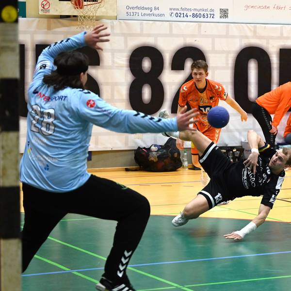 21.03.2025, Handball-Tus Opladen-Bergische Panther
Wurf von Birger Dittmer (Opladen)
Foto: Uli Herhaus