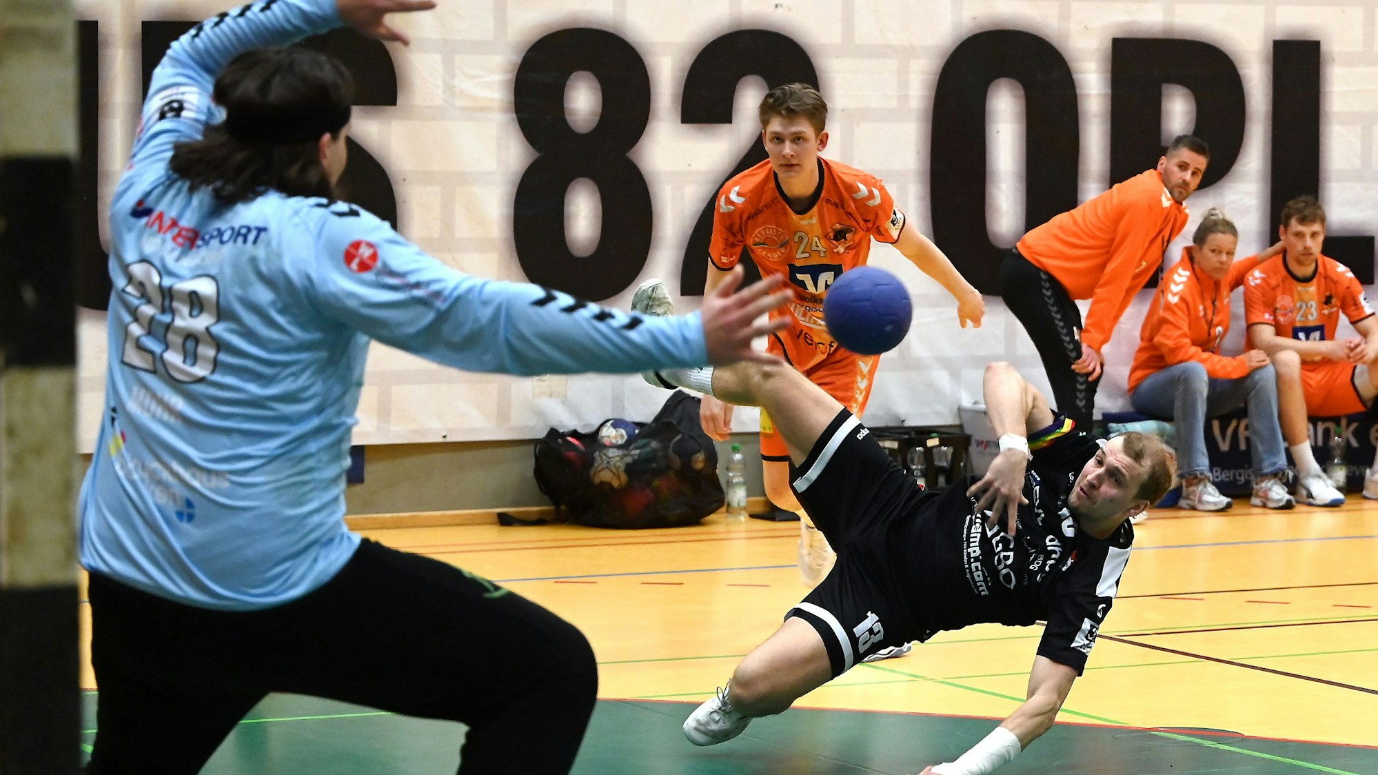 21.03.2025, Handball-Tus Opladen-Bergische Panther
Wurf von Birger Dittmer (Opladen)
Foto: Uli Herhaus
