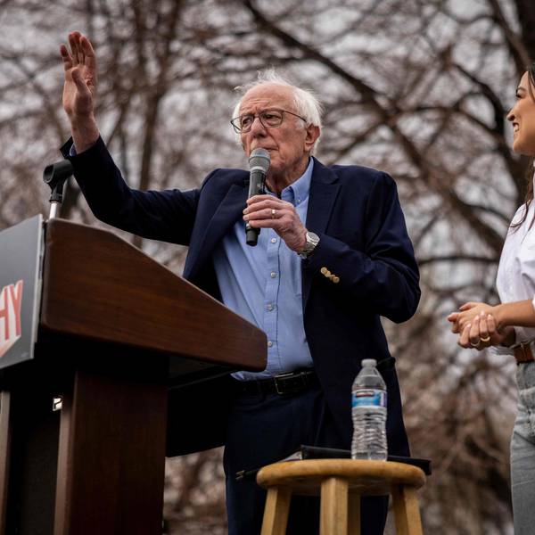 Bernie Sanders und Alexandria Ocasio-Cortez bei ihrem Auftritt in Denver.