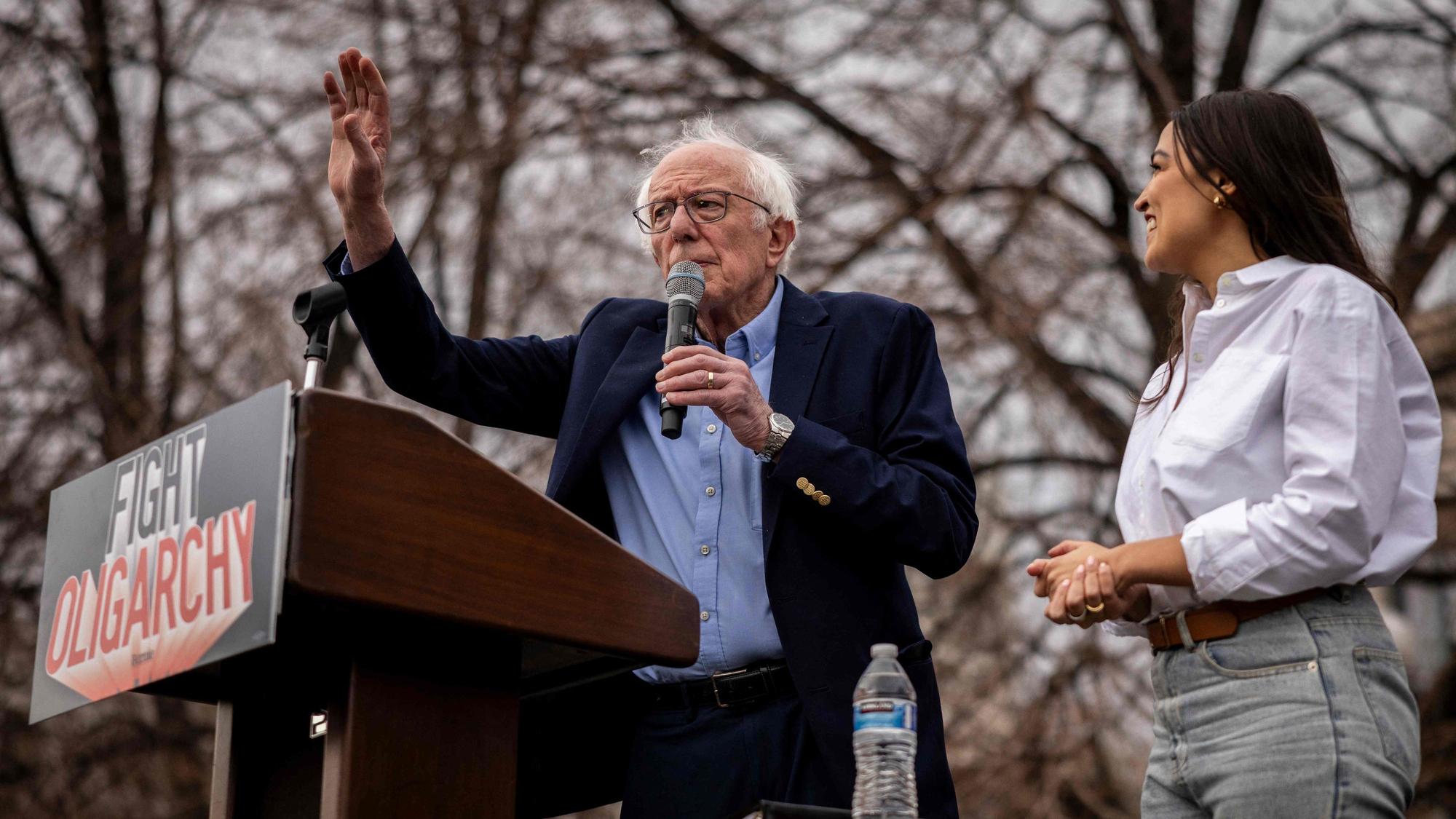 Bernie Sanders und Alexandria Ocasio-Cortez bei ihrem Auftritt in Denver.