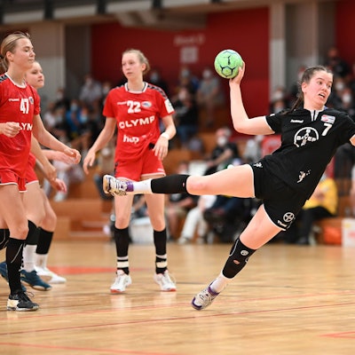 Handball I Final 4 DM I TSV Bayer 04 Leverkusen - SG BBM Bietigheim I 05.06.2021 Wurf durch Lea Flohr  7, TSV Bayer Leverkusen *** Handball I Final 4 DM I TSV Bayer 04 Leverkusen SG BBM Bietigheim I 05 06 2021 Throw by Lea Flohr 7, TSV Bayer Leverkusen Copyright: xBEAUTIFULxSPORTS/Schlikisx