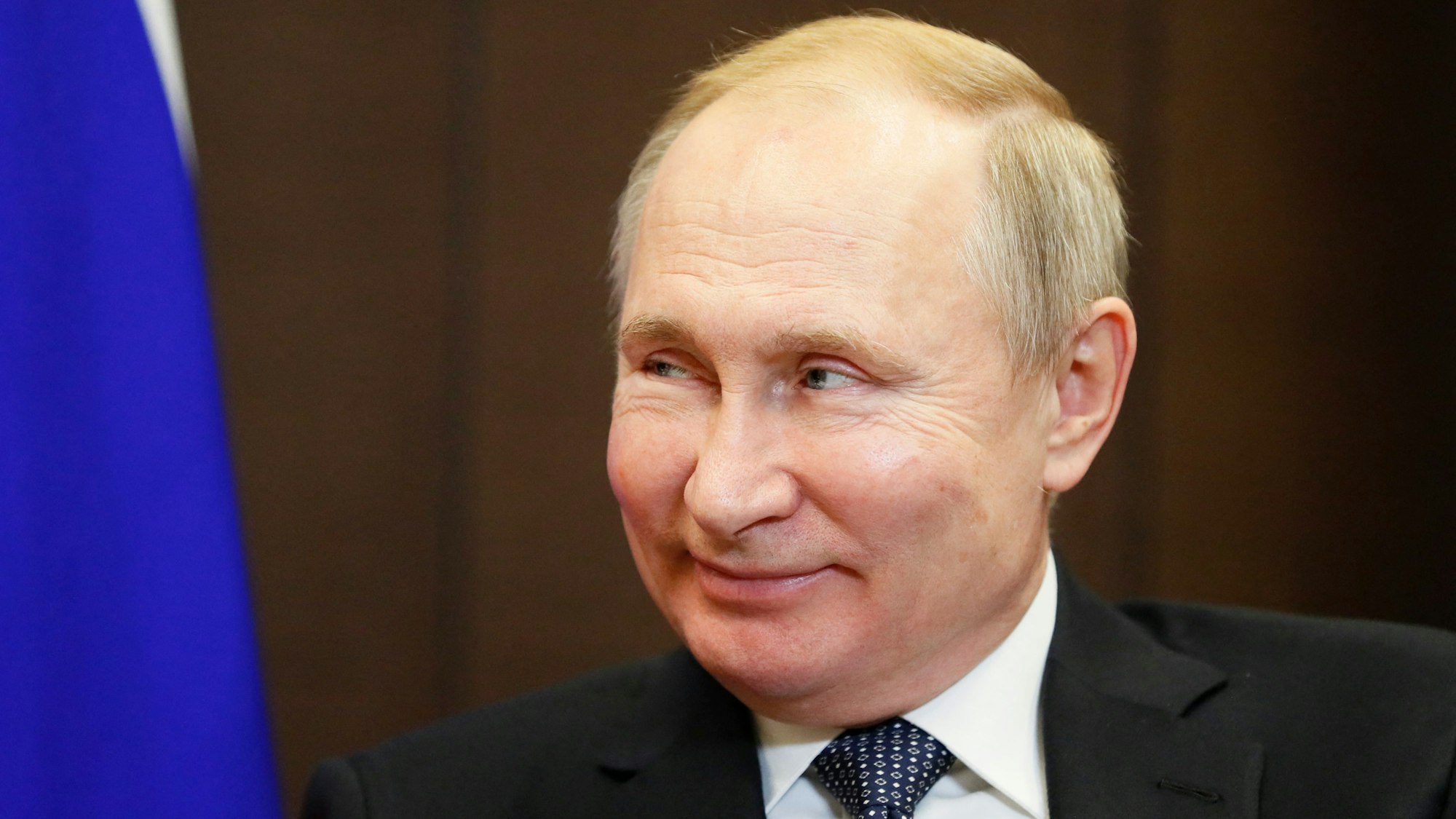 Gute Laune bei Wladimir Putin? Laut Angaben von Kreml-Insidern laufen die Gespräche mit Washington für Russland bisher nach Plan. (Archivbild)