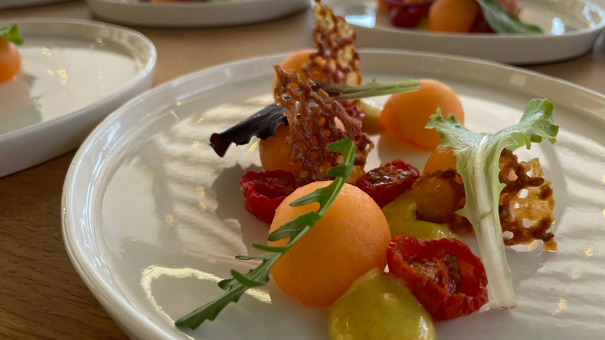 Das Auge isst mit: Der Lohmarer Koch ist auch Konditormeister und zaubert kunstvolle Kreationen.