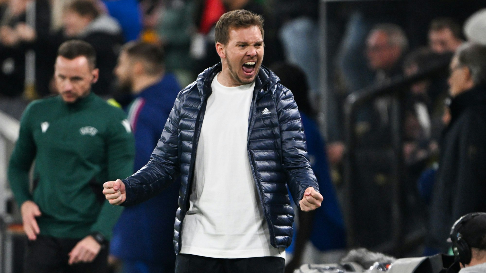 Julian Nagelsmann bejubelt den Erfolg der deutschen Elf im Viertelfinale der Nations League über Italien.