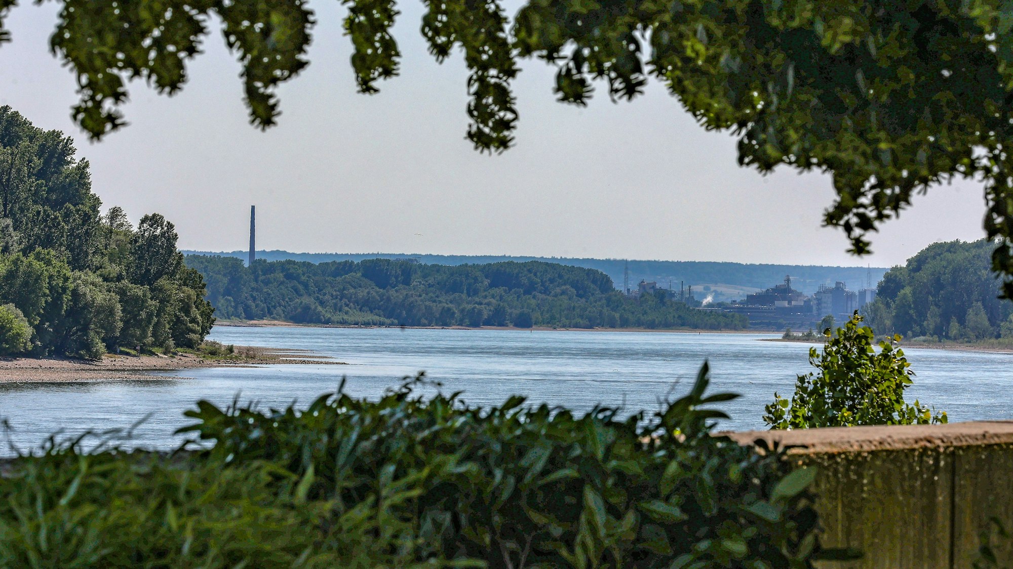 Pflasterhof in Weiß