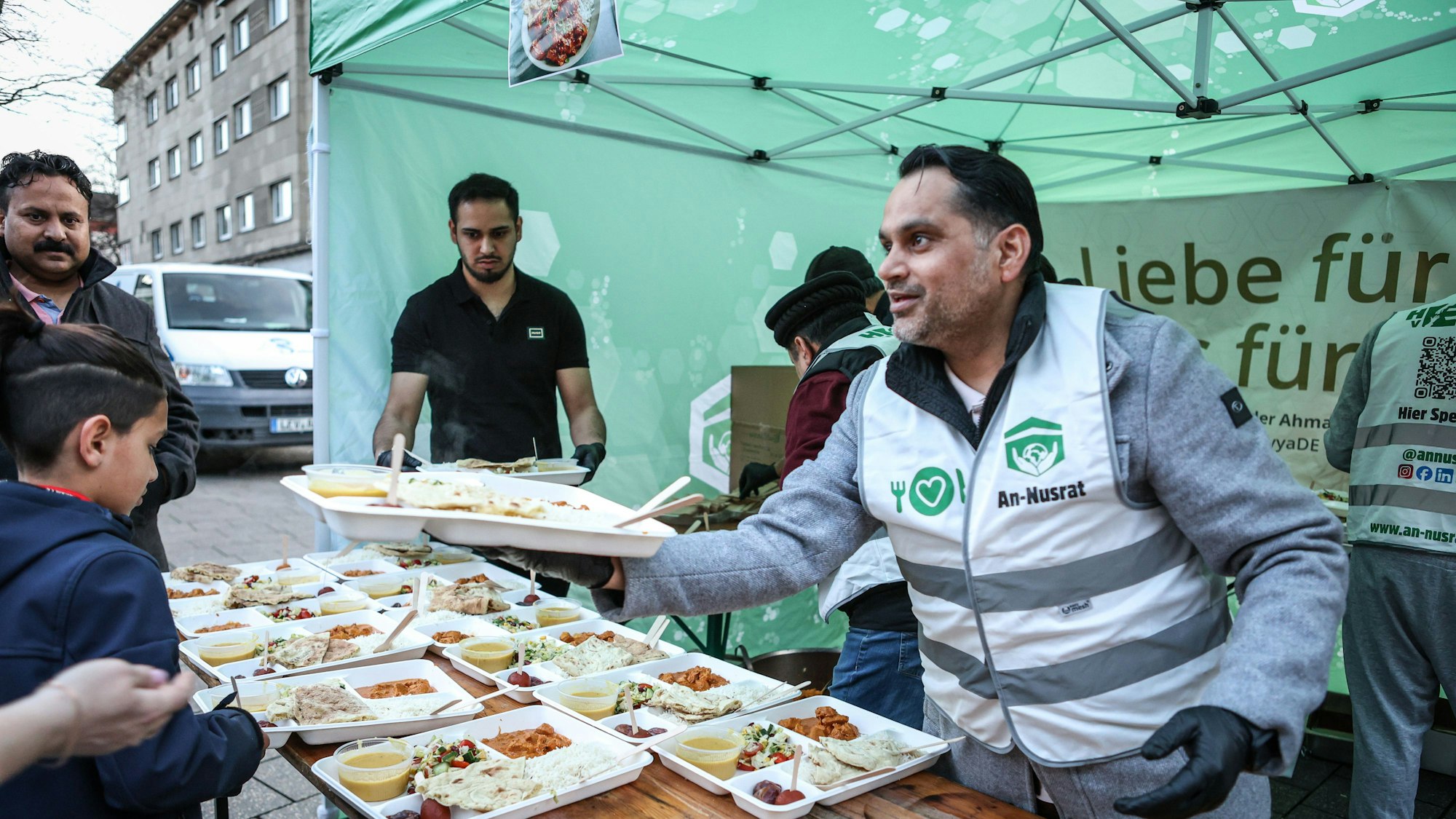 Das gemeinsame Fastenbrechen entwickelte sich zur gemeinschaftsstiftenden Veranstaltung.