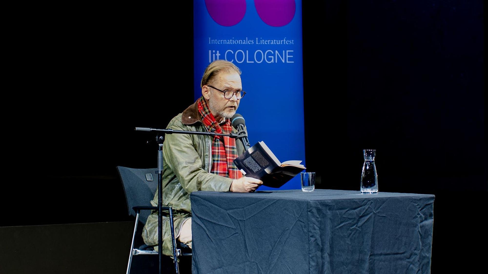 Christian Kracht liest am 24. März 2025 im Rahmen der lit.Cologne im Saal 2 des Staatenhauses.