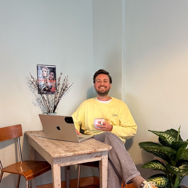 Ben Christensen arbeitet seit 2018 „remote“ und wurde zuletzt immer häufiger mit einem Laptop-Verbot in Cafés konfrontiert,