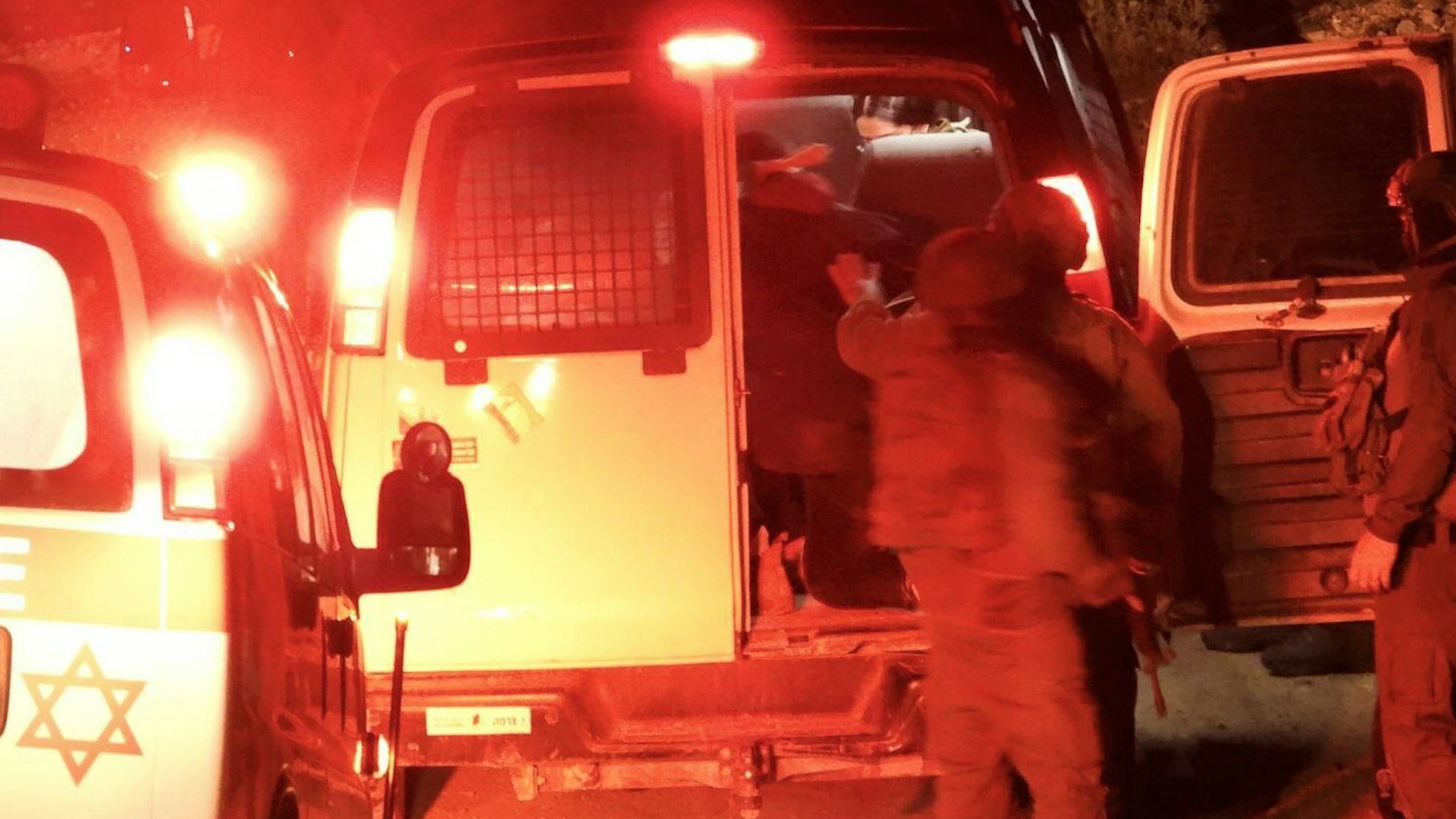 Hamdan Ballal, palästinensischer Co-Regisseur des mit dem Oscar ausgezeichneten Dokumentarfilms No Other Land, wird in seinem Haus im israelisch besetzten Westjordanland vom israelischen Militär festgenommen.