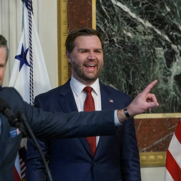 25.01.2025, USA, Washington: Pete Hegseth spricht nach seiner Vereidigung als Verteidigungsminister durch Vizepräsident JD Vance im Indian Treaty Room des Eisenhower Executive Office Building auf dem Campus des Weißen Hauses. Foto: Rod Lamkey/FR172078/AP/dpa +++ dpa-Bildfunk +++