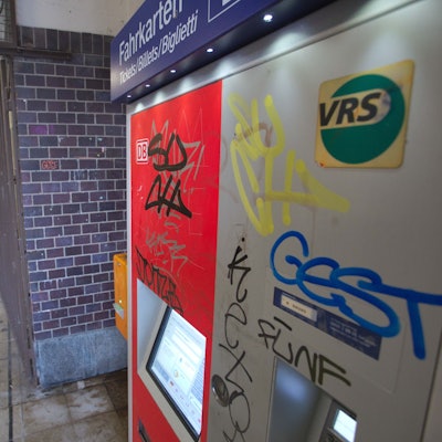 Der Fahrkartenautomat in Dieringhausen gibt derzeit kein gutes Bild ab.