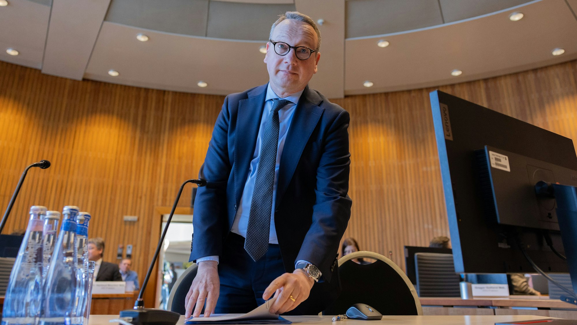 Benjamin Limbach (Bündnis 90/Die Grünen), Justizminister von Nordrhein-Westfalen, kommt zum Untersuchungsausschuss des Landtags zur OVG-Affäre