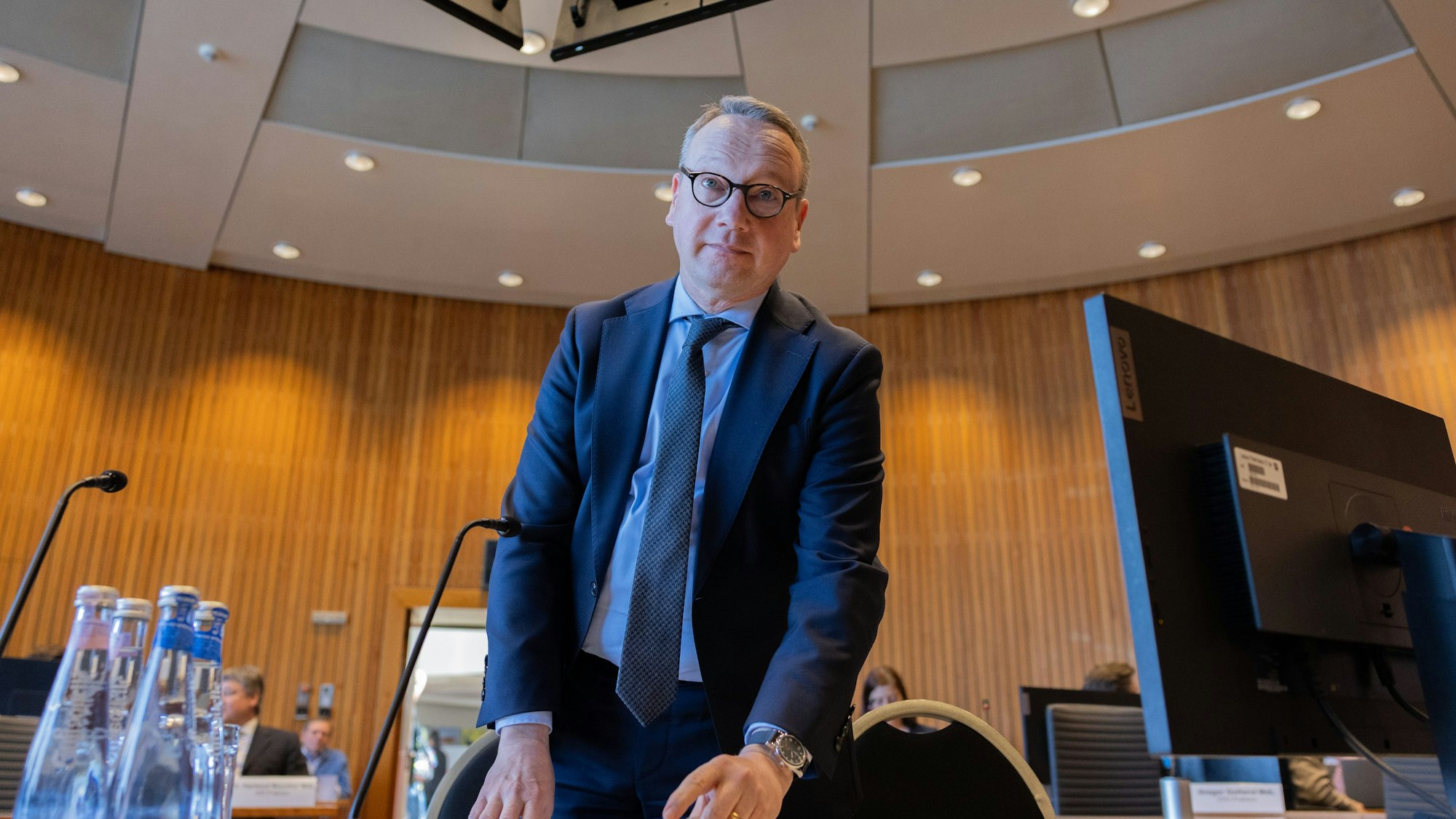 Benjamin Limbach (Bündnis 90/Die Grünen), Justizminister von Nordrhein-Westfalen, kommt zum Untersuchungsausschuss des Landtags zur Justizaffäre.