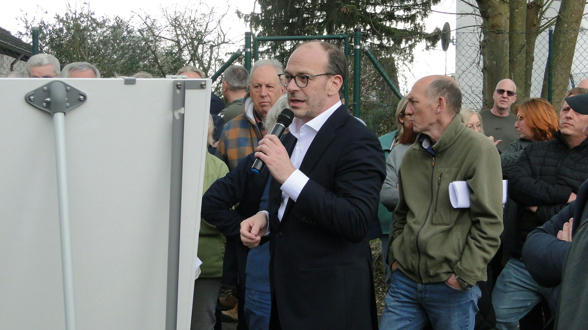 Niklas Kienitz (CDU) vom Stadtentwicklungsausschuss stellte sich den Fragen der interessierten Bürger.