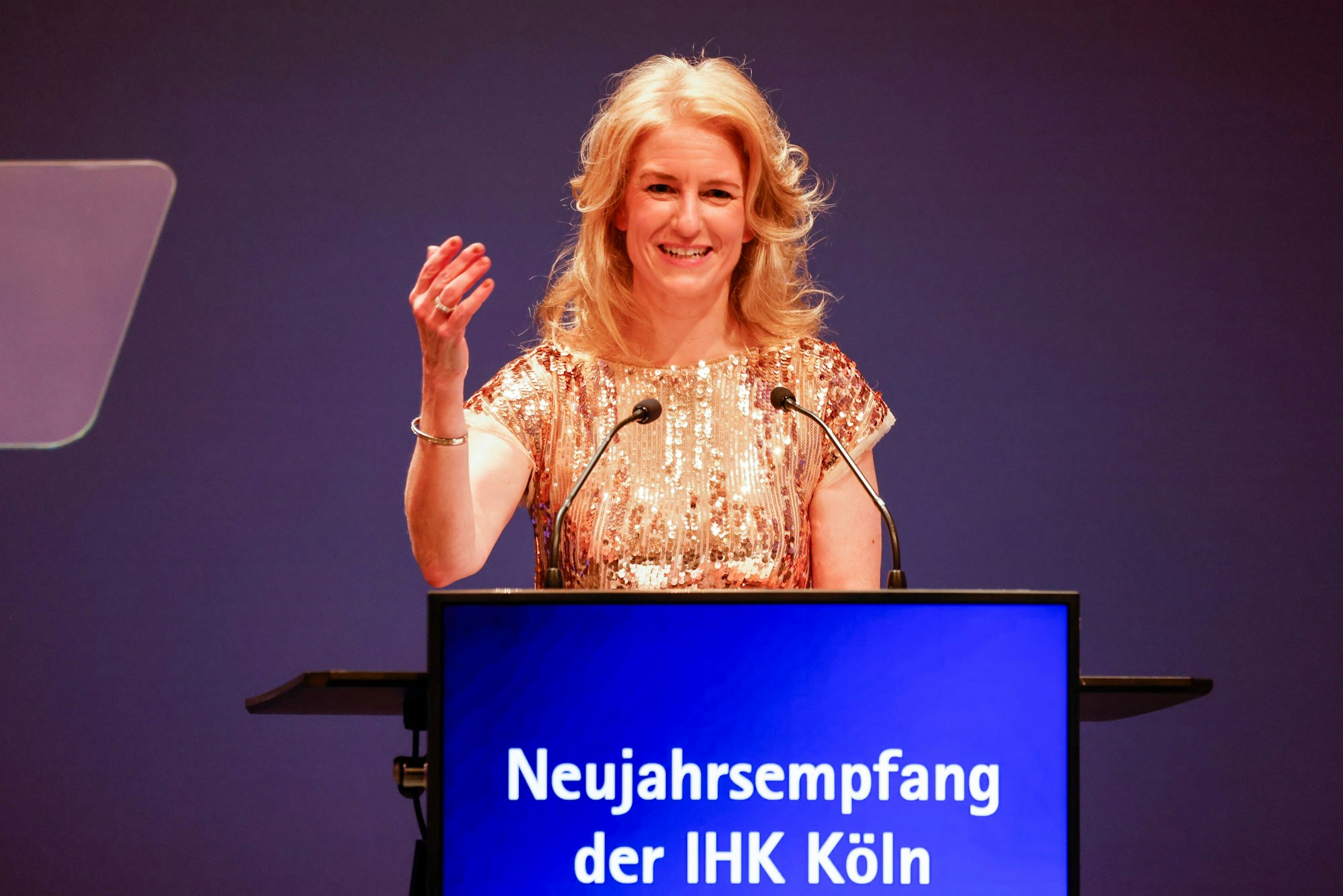 09.01.2025
Köln, NRW
Nicole Marianne Grünewald, Präsidentin der IHK Köln, spricht beim Neujahrsempfang der IHK Köln in der Flora.
+++ NO MODEL RELEASE +++
+++ No Property Release +++
Ab dem Zeitpunkt der ordnungsgemäßen Lieferung des Bildmaterials durch den Urheber ist der Bildnutzer für dessen sachgemäße Verwendung verantwortlich. Der Bildnutzer trägt die Verantwortung für die Betextung sowie die sich aus der konkreten Veröffentlichung ergebenden Sinnzusammenhänge. © Thomas Banneyer
