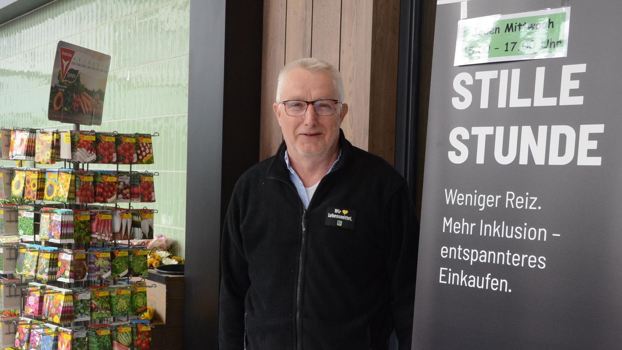 Heiner Kötter führt in seinem Seelscheider Edeka-Markt eine wöchentliche "Stille Stunde" ein.