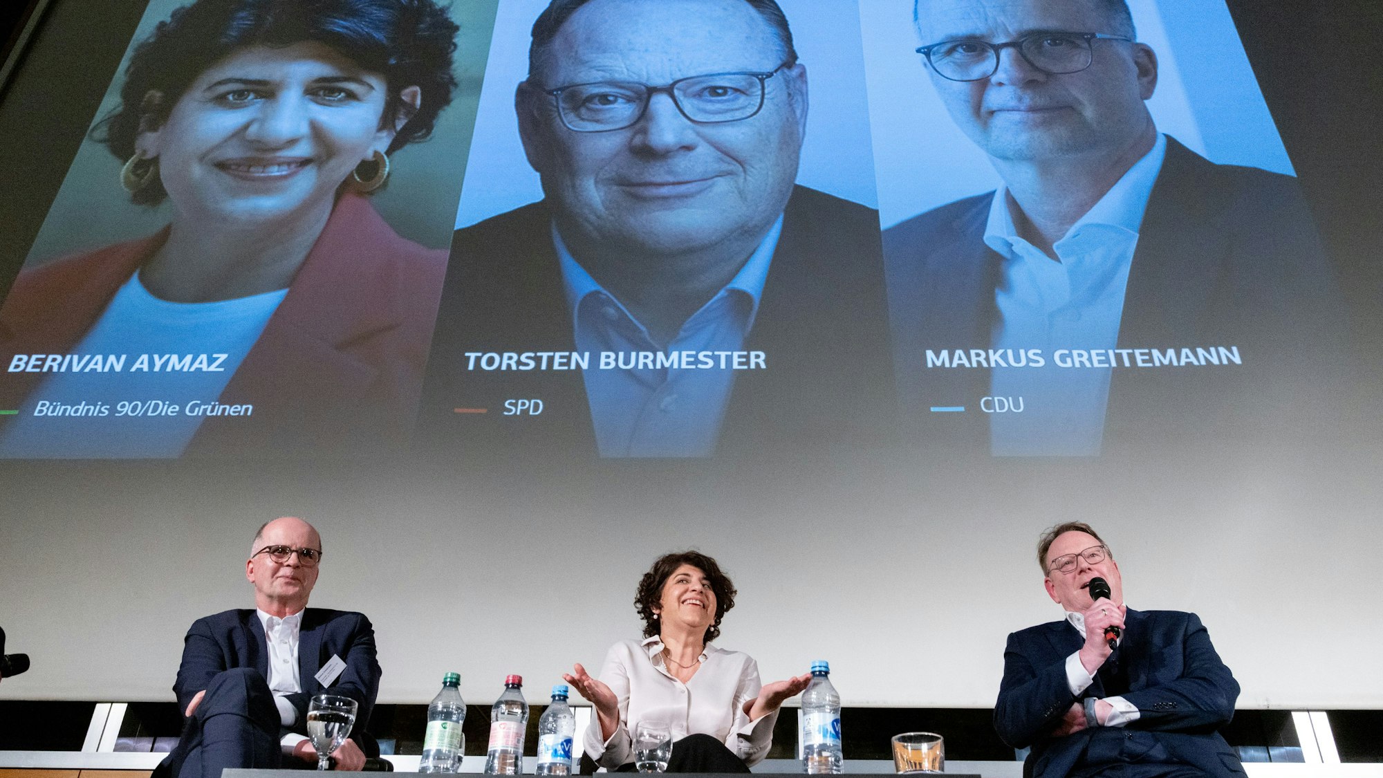 Die OB-Kandidierenden (v.l.n.r) Markus Greitemann (CDU), Berivan Aymaz (Grüne) und Torsten Burmester (SPD).