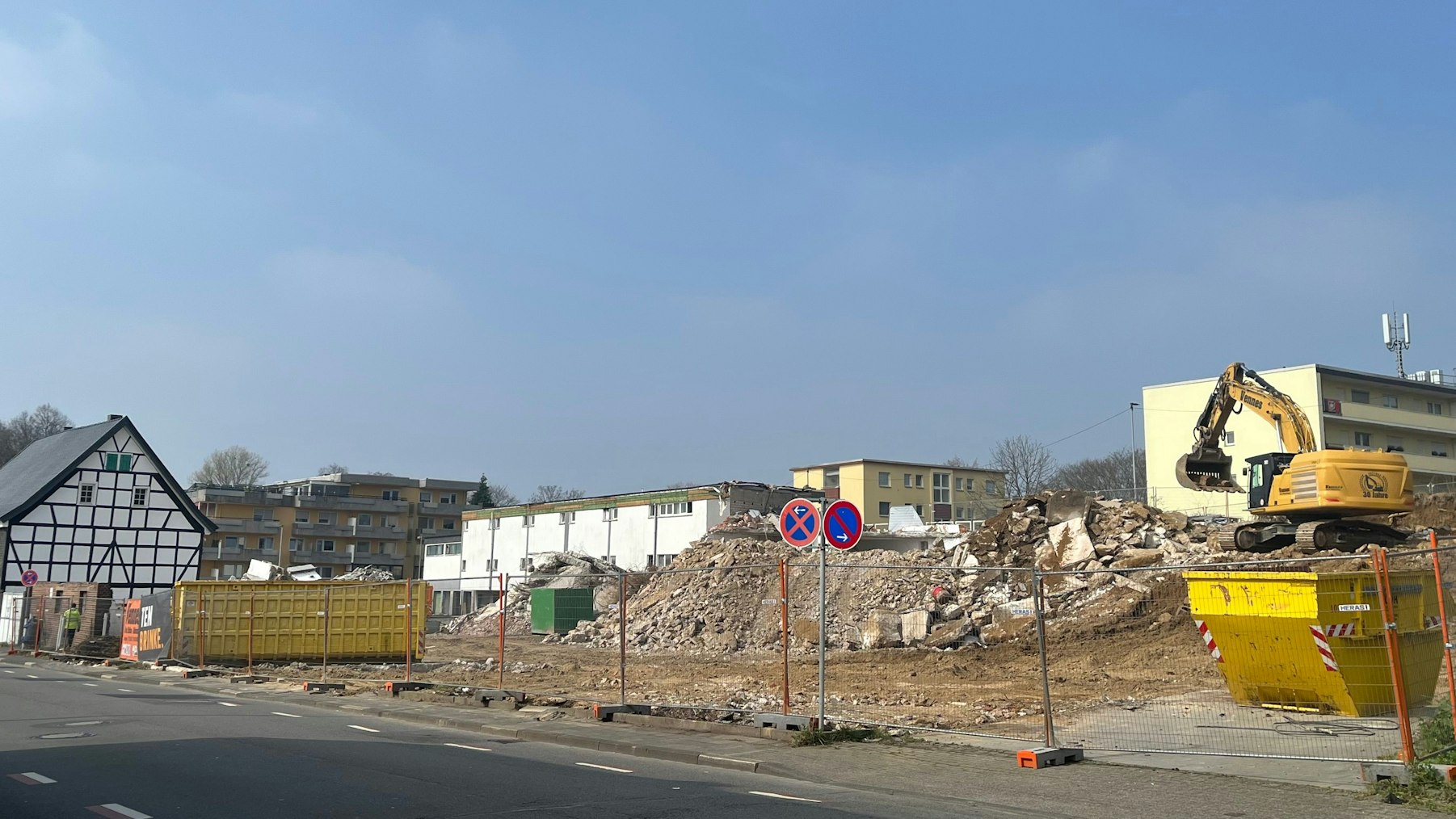 Zwischen Berliner Straße, Teltower Straße und Charlottenburger Straße wird ein Nahversorgungszentrum für Fettehenne gebaut.
