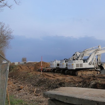 Vor allem die eingesetzten Bagger sollen die Erschütterungen auslösen, die die Anwohner für die Schäden an ihren Häusern verantwortlich machen.