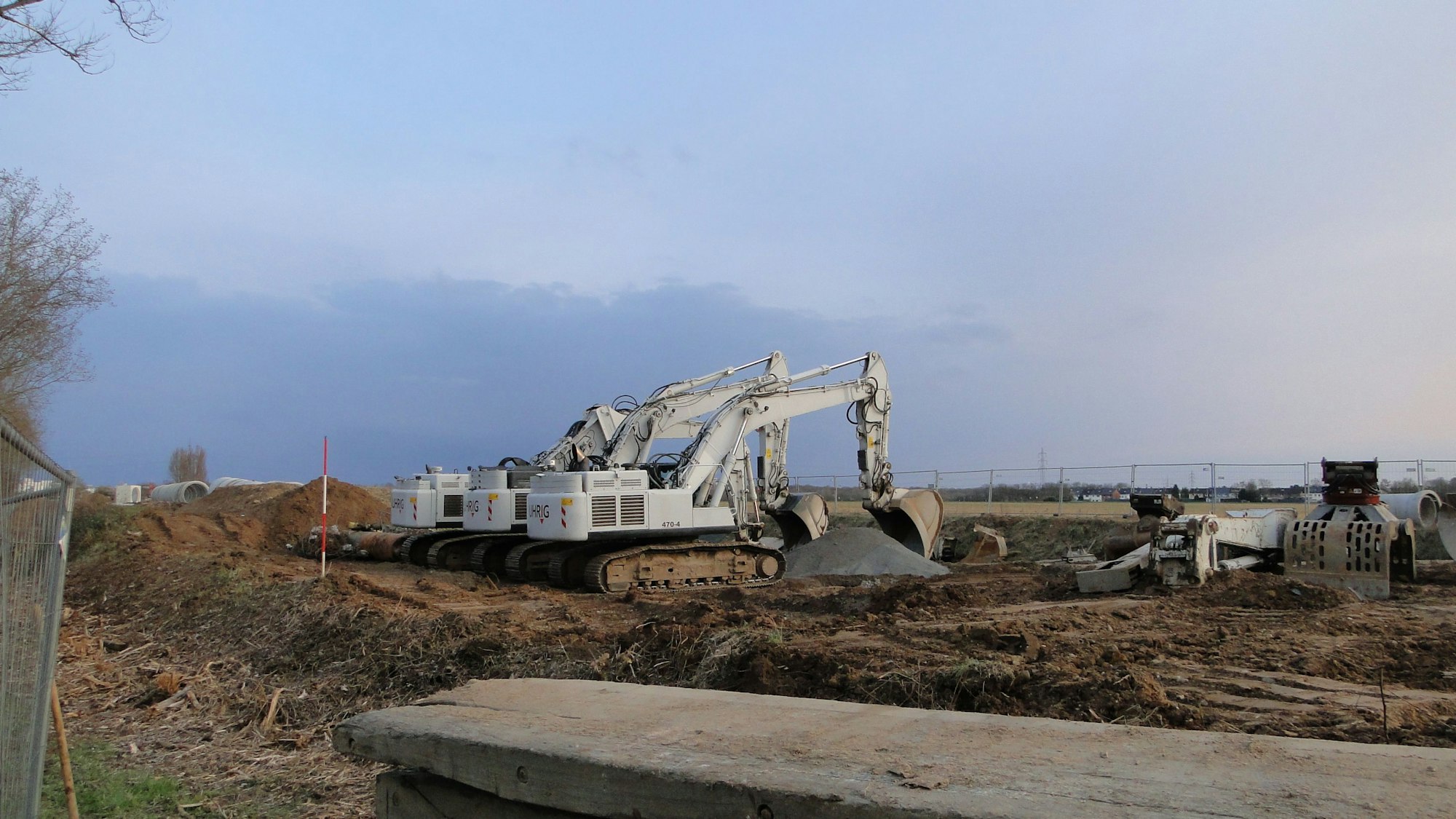 Vor allem die eingesetzten Bagger sollen die Erschütterungen auslösen, die die Anwohner für die Schäden an ihren Häusern verantwortlich machen.