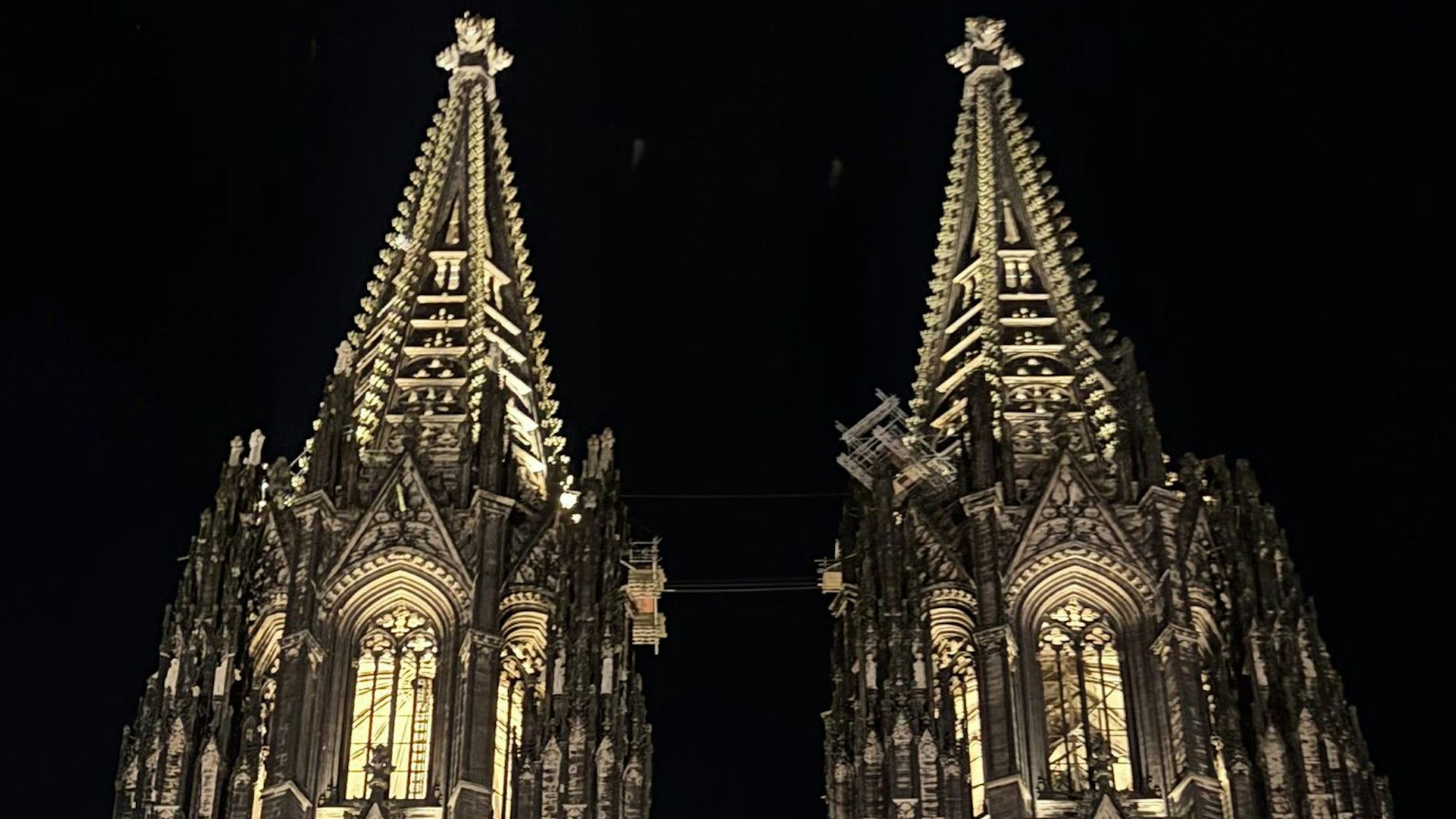Die Rheinenergie erprobt die neue LED-Beleuchtung des Kölner Doms.