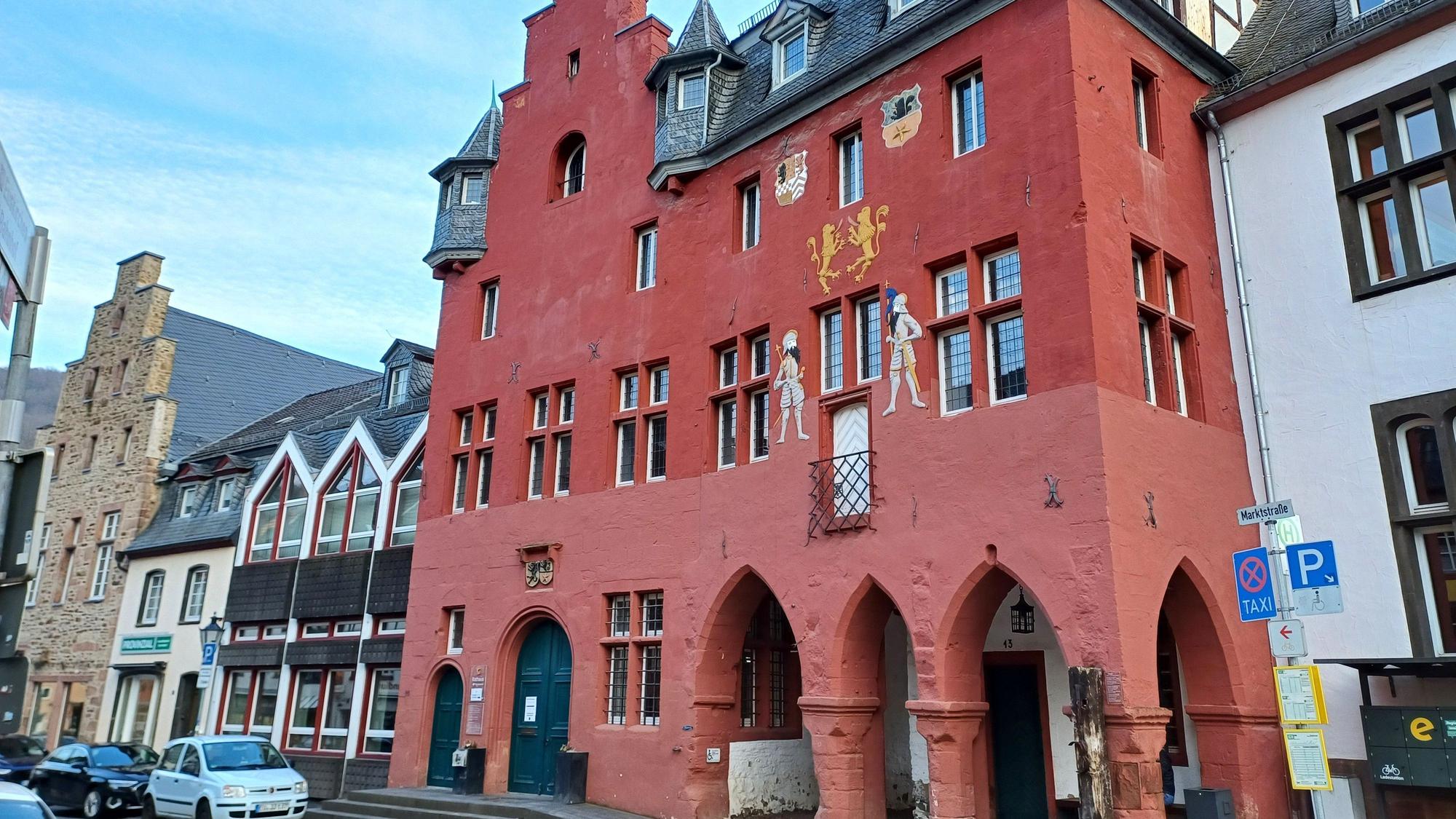 Eine Außenansicht des Rathauses in Bad Münstereifel.