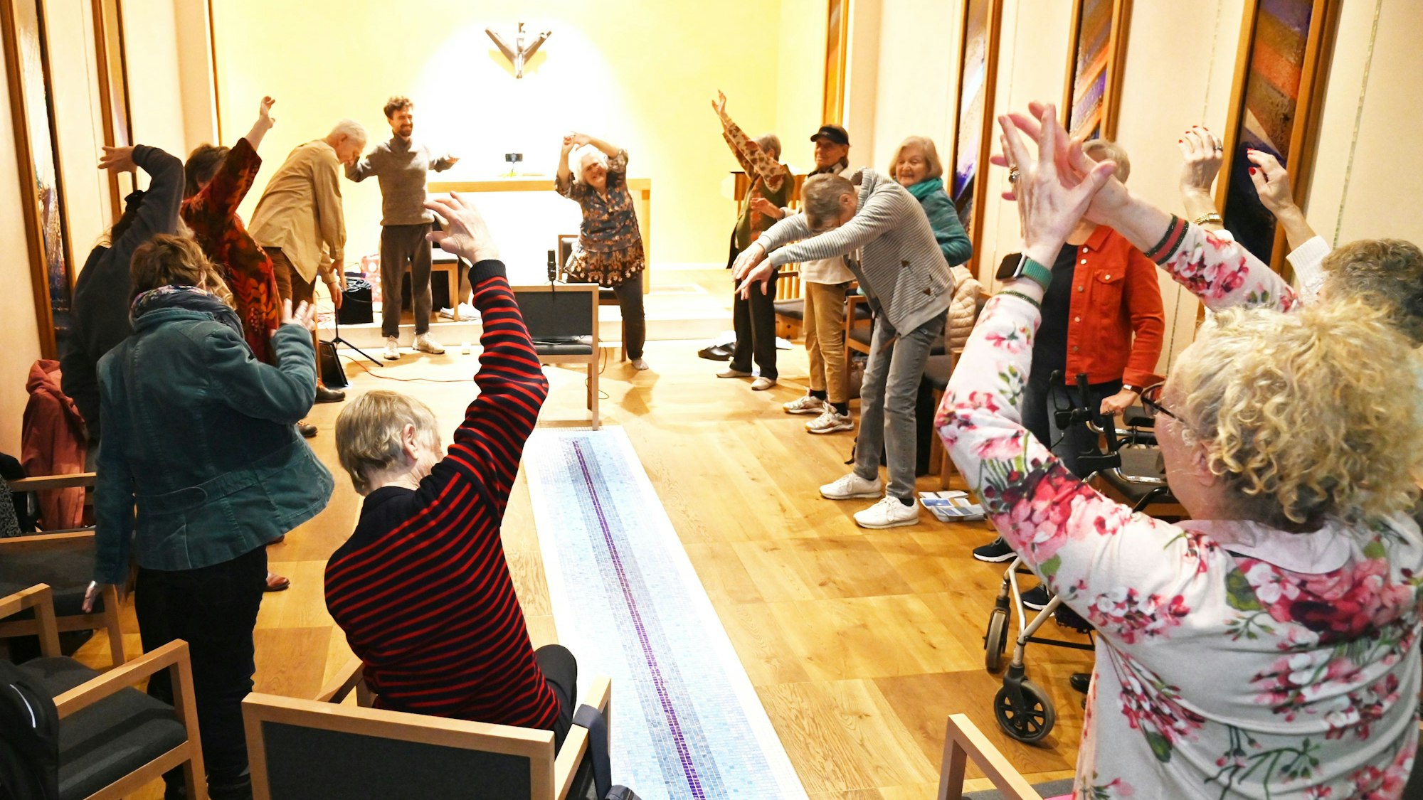 19.03.2025 Köln. COPD, Asthma, chronische Bronchitis, Lungenkrebs, transplantierte Lunge - im Chor Pneumissimo können auch diese Menschen singen. Wie das Singen lungenerkrankten Menschen sogar helfen kann (Besuch einer Chorprobe, Chor feiert im April Zehnjähriges). Foto: Alexander Schwaiger
