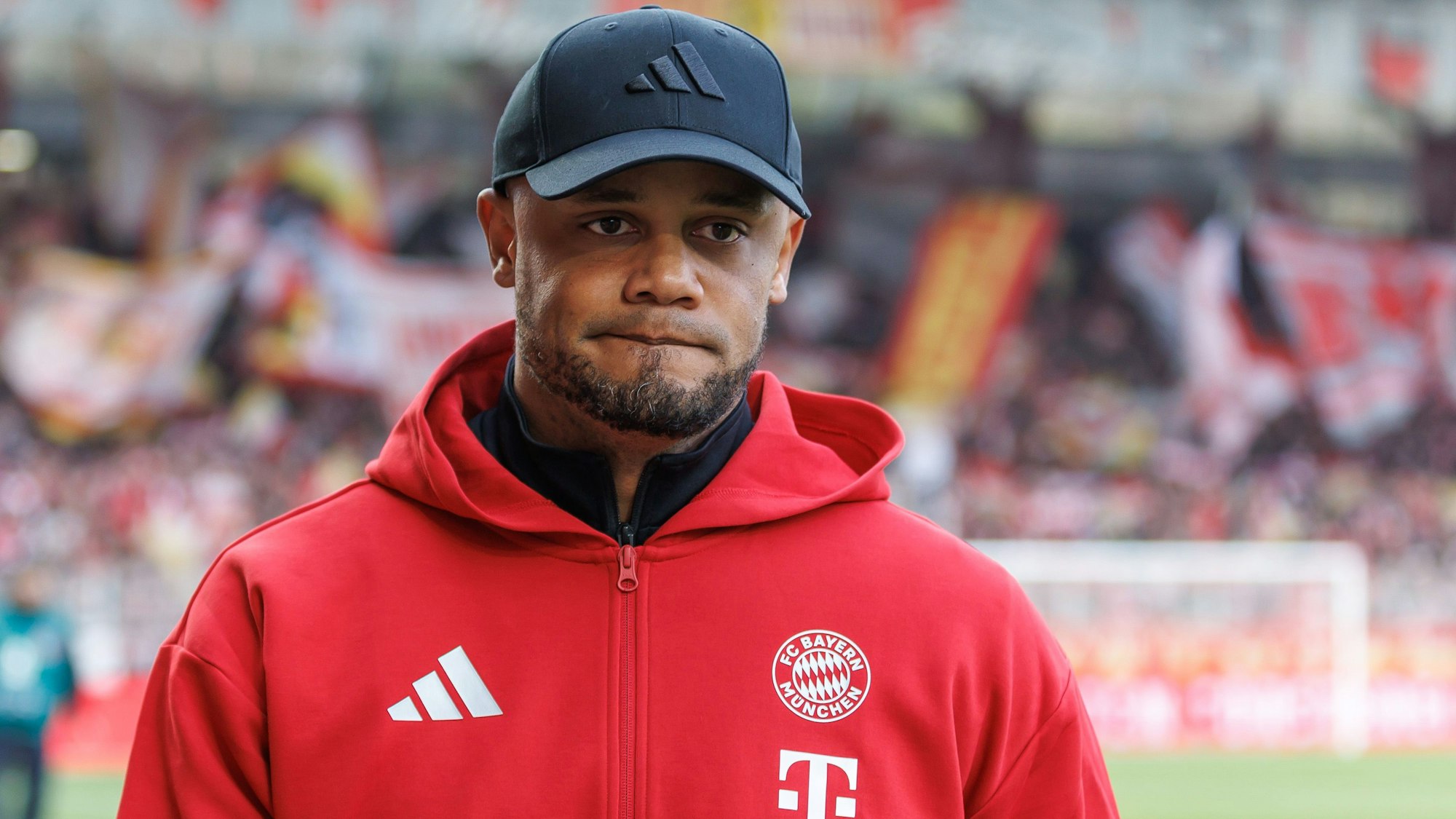 Trainer Vincent Kompany von Bayern München muss im Saison-Endspurt auf wichtige Stützen in seiner Verteidigung verzichten.