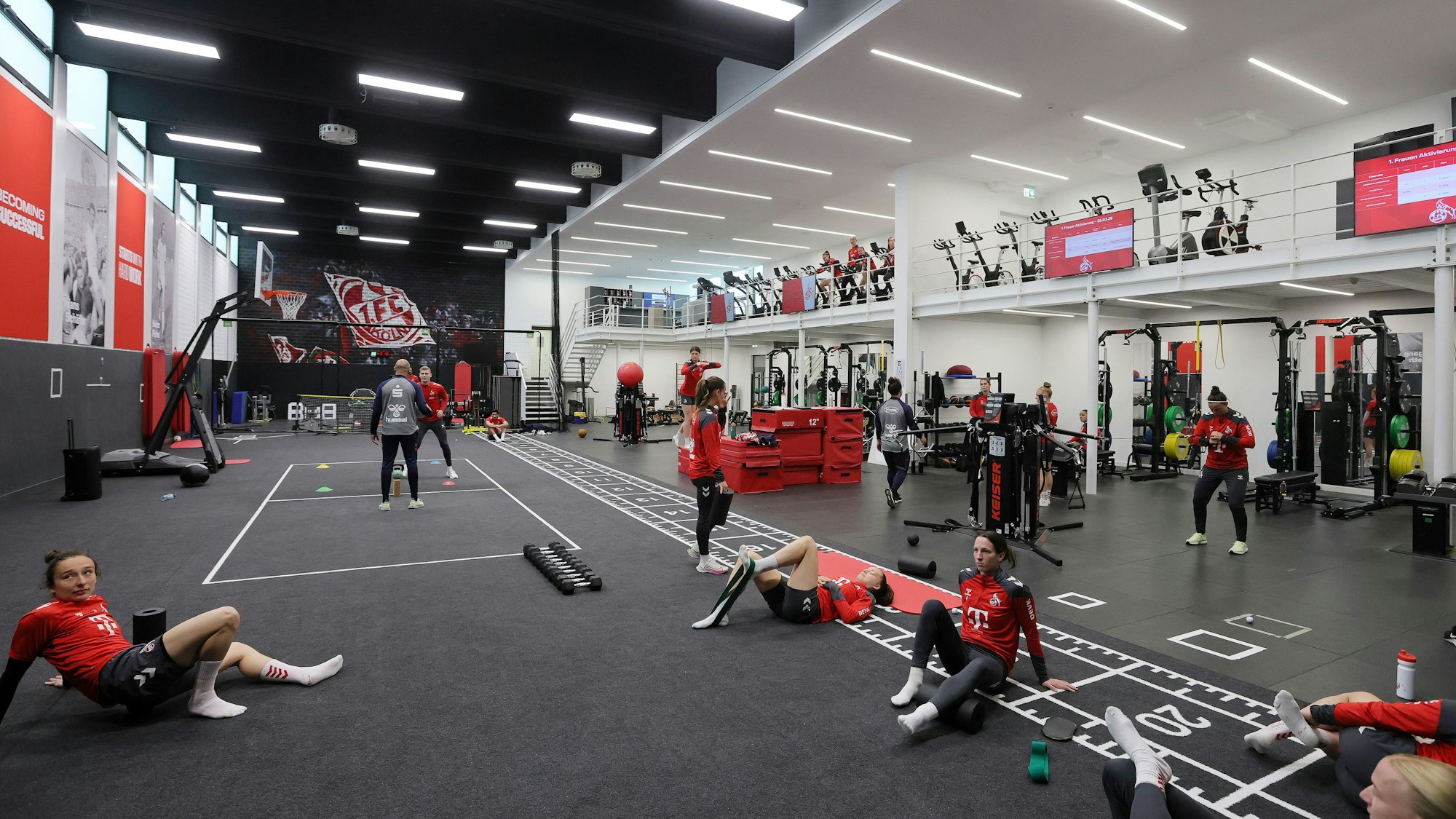 1. FC Köln, FC Akademie, Nicole Bender-Rummler, Christian Keller und Lukas Berg stellen die neu positionierte FC-Akademie vor, neugestaltete Sporthalle (1. FC Köln), 26.03.25, Bild: Herbert Bucco