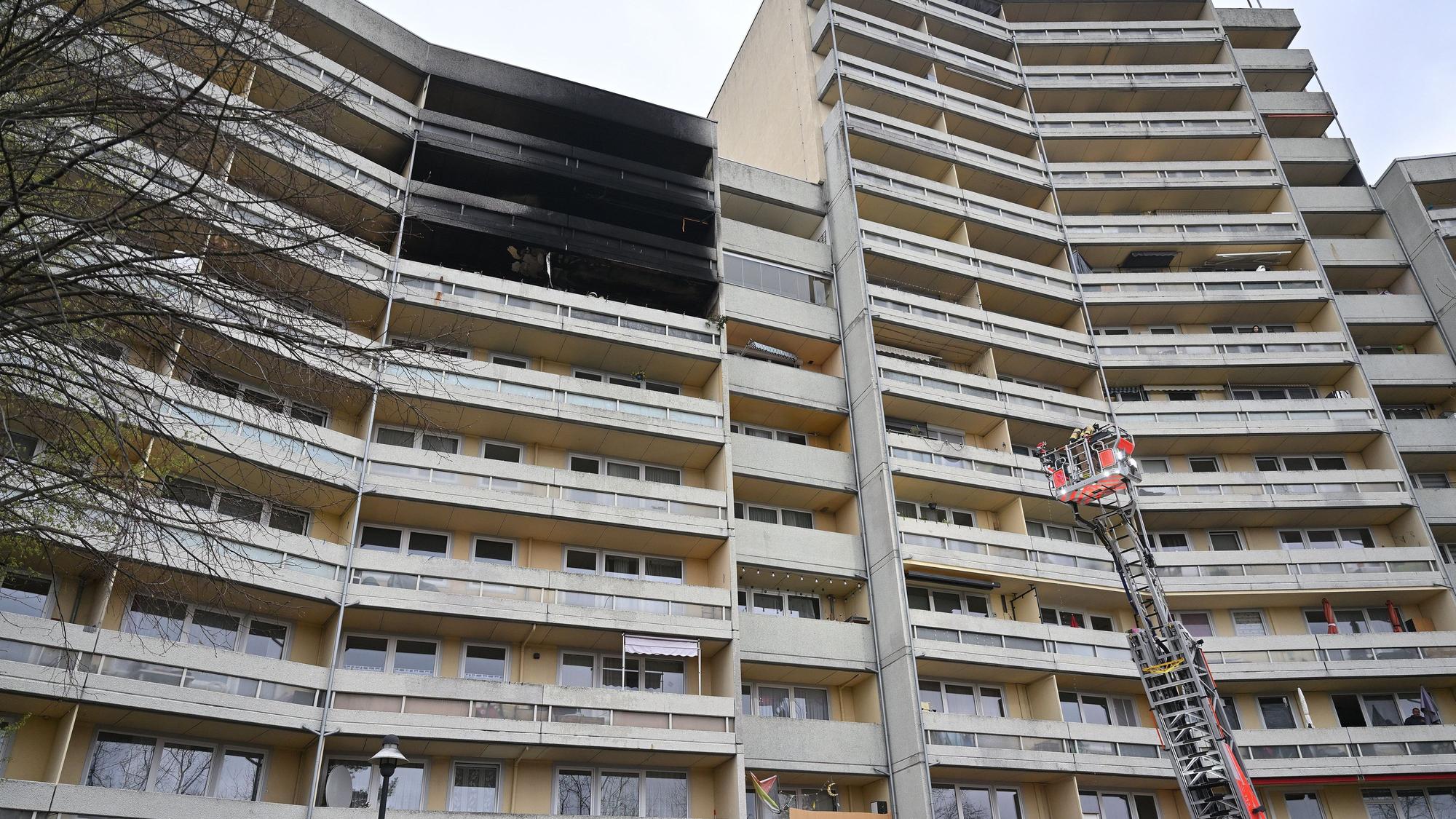 Insgesamt wurden bei dem Feuer in dem Gronauer Hochhaus fünf Wohnungen unbewohnbar.