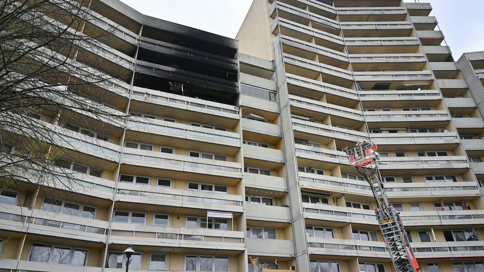 Insgesamt wurden bei dem Feuer in dem Gronauer Hochhaus fünf Wohnungen unbewohnbar.