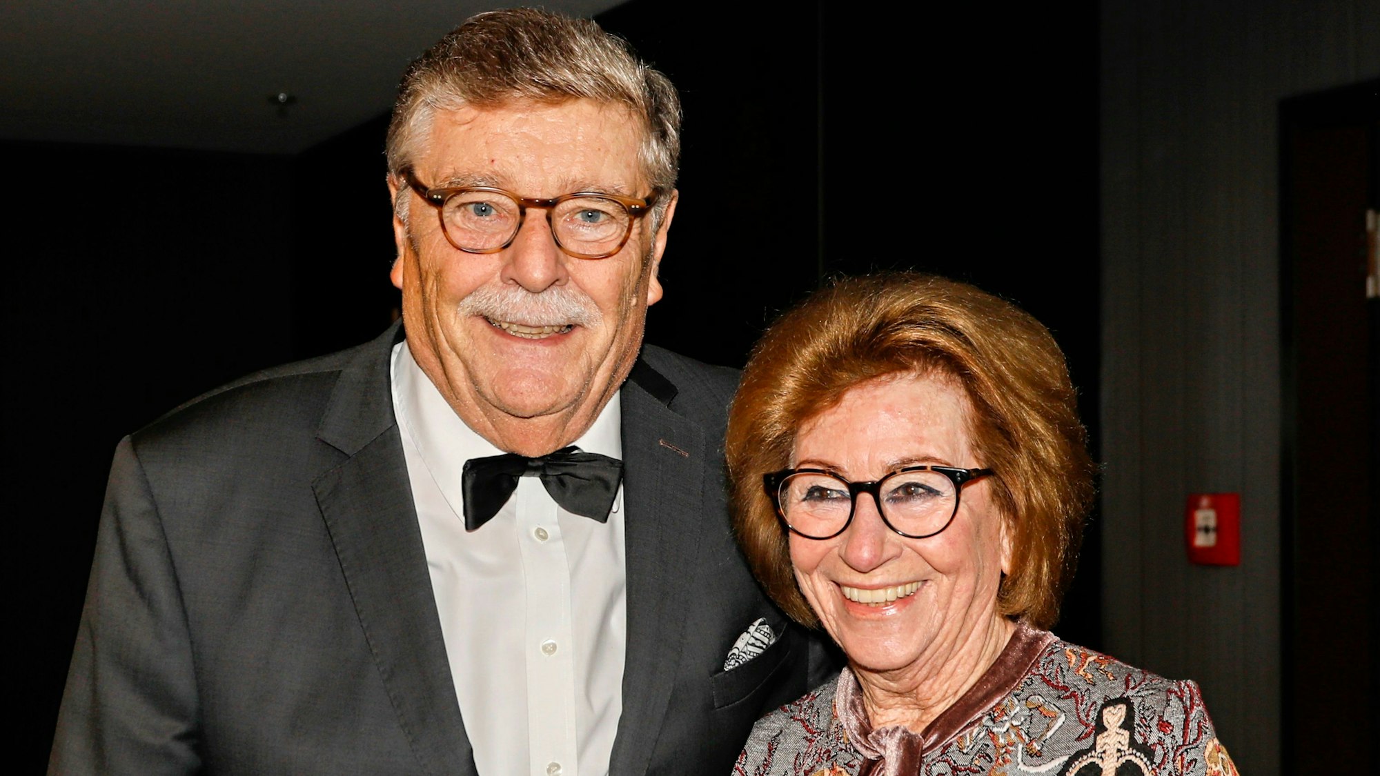 Der ehemalige Kölner Oberbürgermeister Fritz Schramm und seine Frau Ulla überführen den Verein „Kölner Opferhilfe“ in eine gemeinnützige Stiftung.