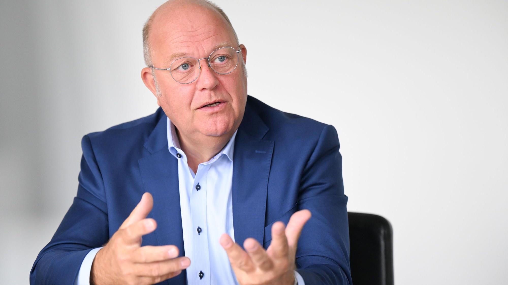 Alexander von Preen, Vorstandsvorsitzender des Sportfachhändlers Intersport, aufgenommen bei einem Gespräch mit der dpa. (Archivbild)