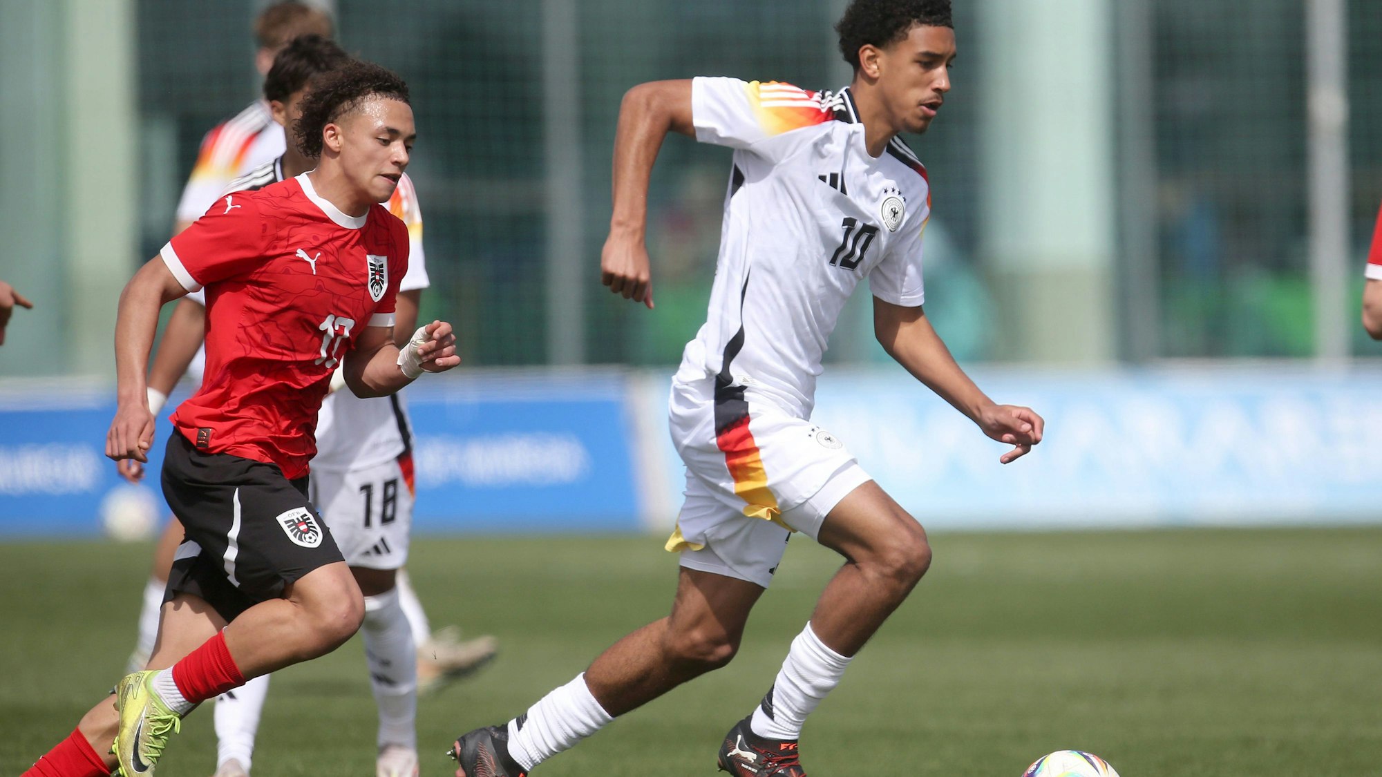 V.li. Ensar Music AUT, Francis Onyeka GER . Deutschland vs Österreich . Pinatar, ESP, 20.03.2025 , Fussball U 18 Länderspiel 2025 . *** V li Ensar Music AUT , Francis Onyeka GER Germany vs Austria Pinatar, ESP, 20 03 2025 , Soccer U 18 International 2025