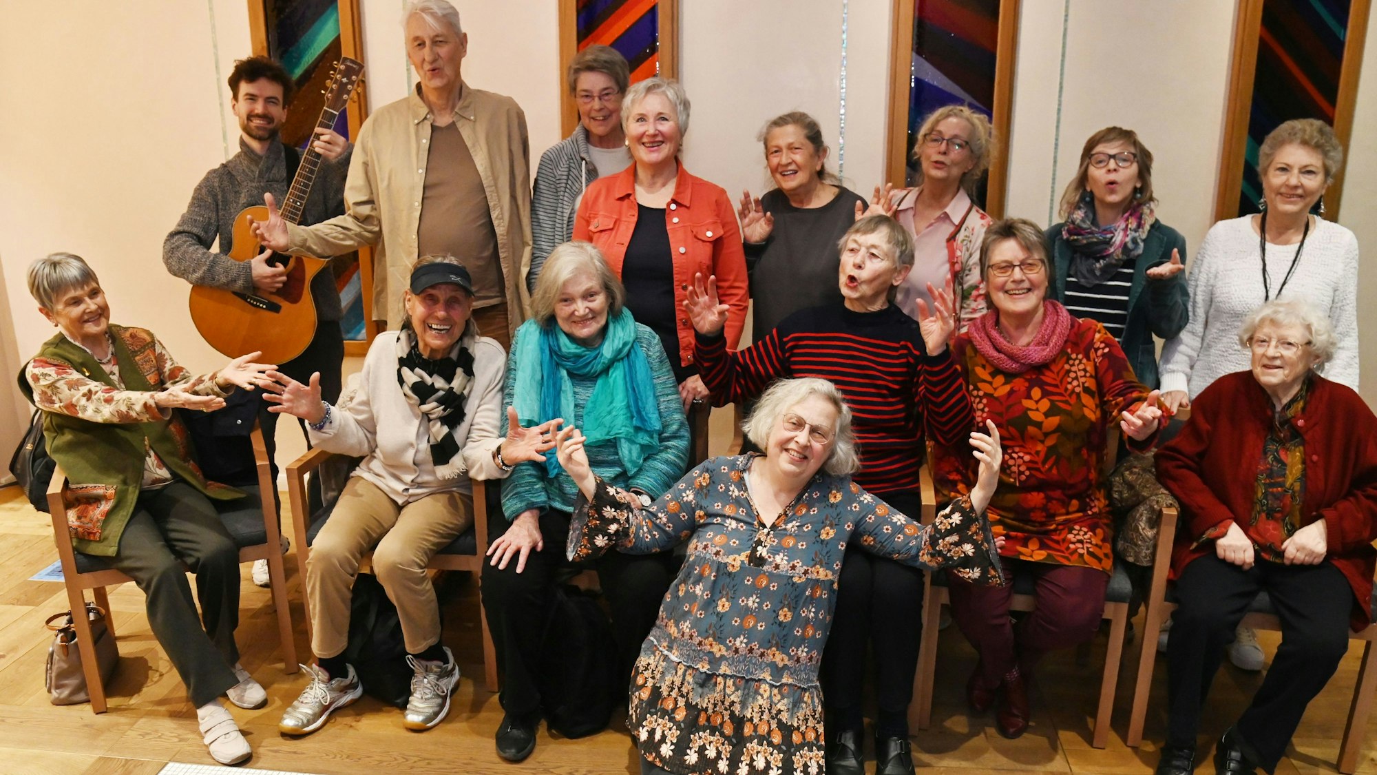 19.03.2025 Köln. COPD, Asthma, chronische Bronchitis, Lungenkrebs, transplantierte Lunge - im Chor Pneumissimo können auch diese Menschen singen. Wie das Singen lungenerkrankten Menschen sogar helfen kann (Besuch einer Chorprobe, Chor feiert im April Zehnjähriges). Foto: Alexander Schwaiger