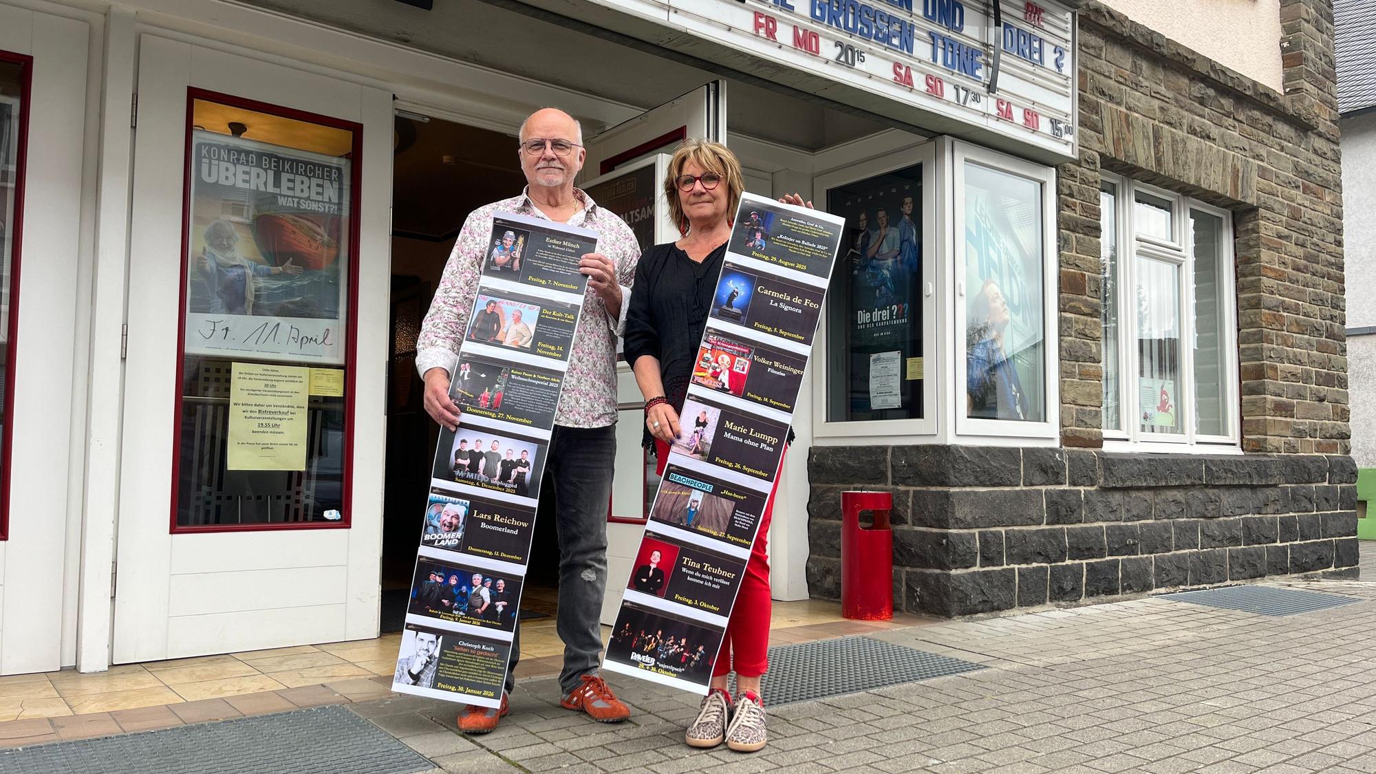 Gabi und Ingo Teusch stellten das Programm des Kur-Theaterrs für das zweite Halbjahr vor.