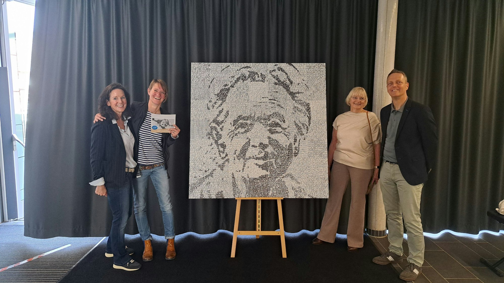 Holweider Schüler schaffen Porträt von Hilde Domin aus ihren Gedichten.