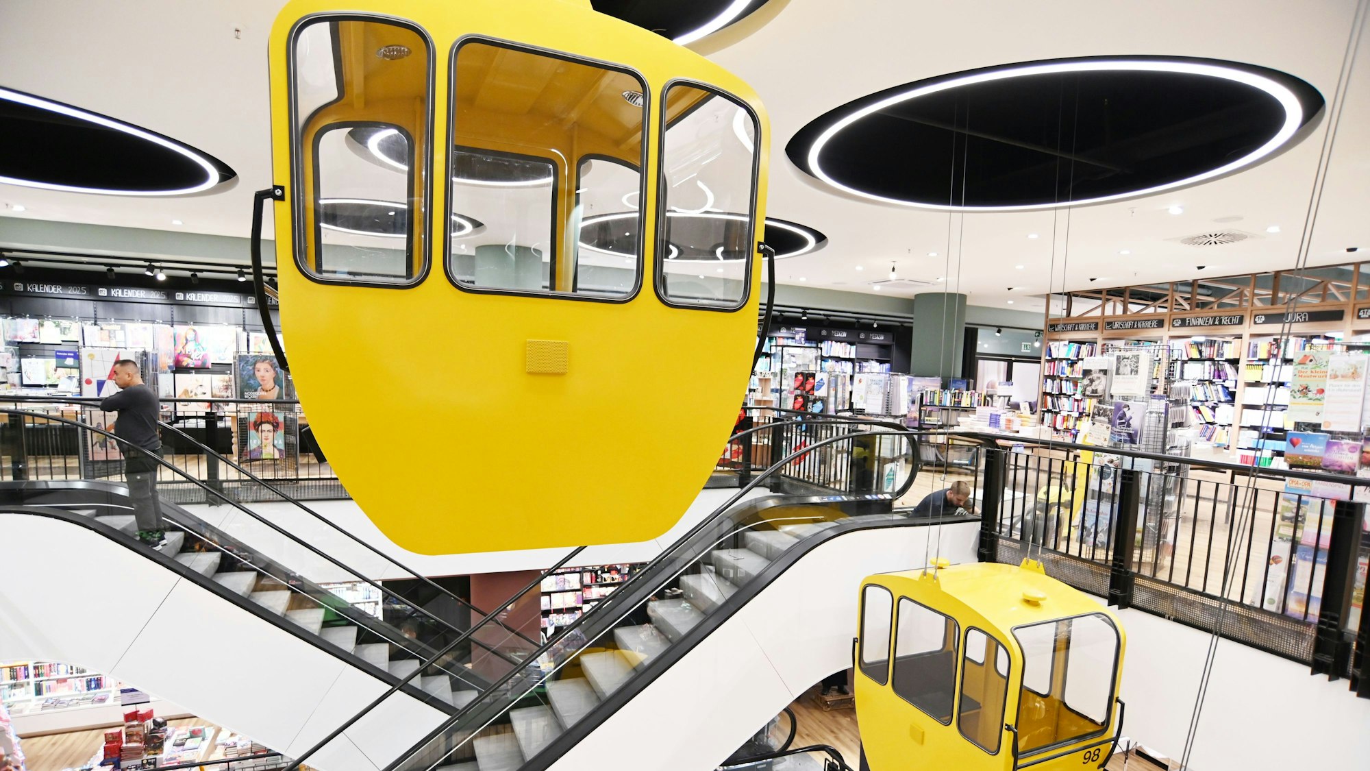 29.10.2024 Köln. Nach monatelangem Umbau bei laufendem Betrieb wird die Thalia Mayersche am Neumarkt wiedereröffnet. Foto: Alexander Schwaiger