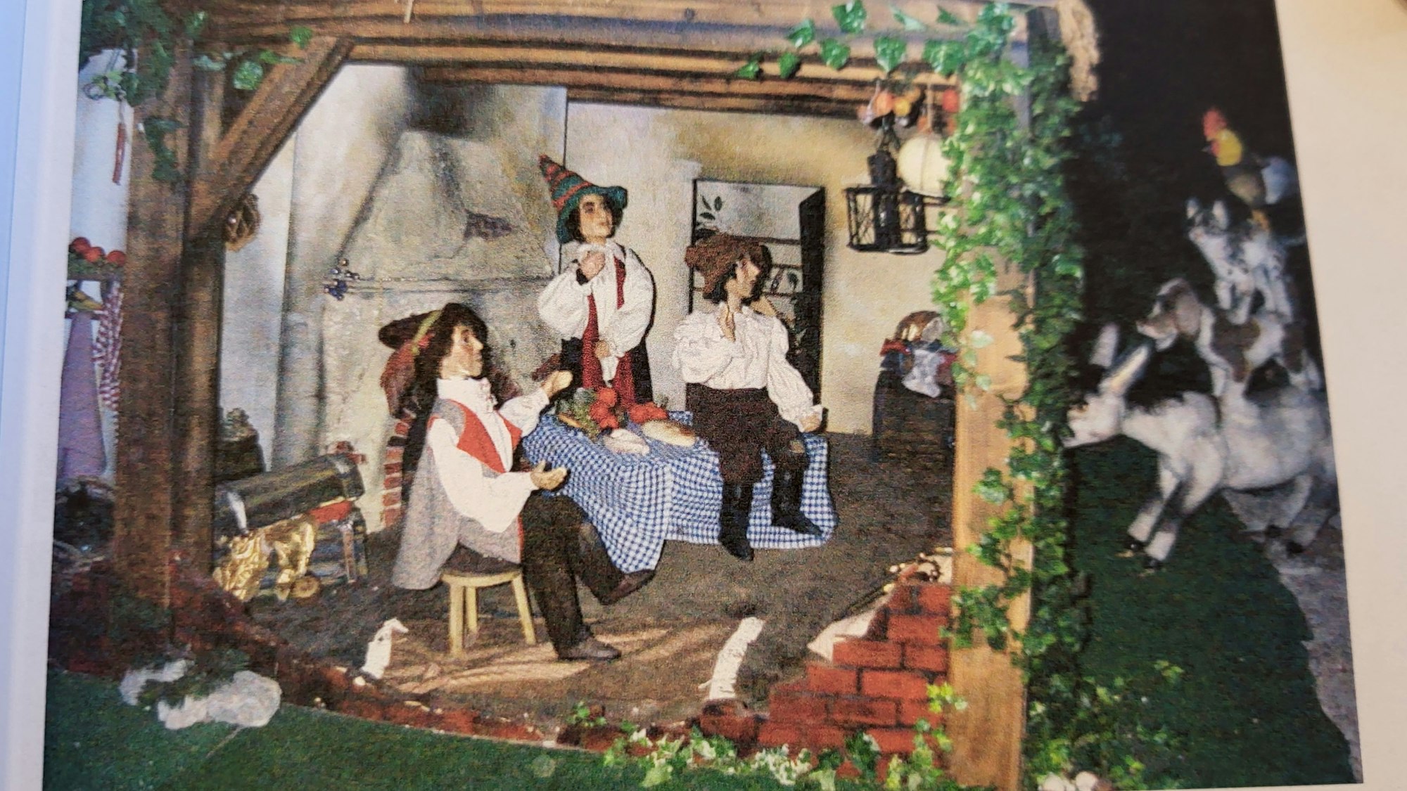 Eine Szene aus dem früheren Märchenwald im Phantasialand. Viele der Marionetten wurden hier dauerhaft ausgestellt.