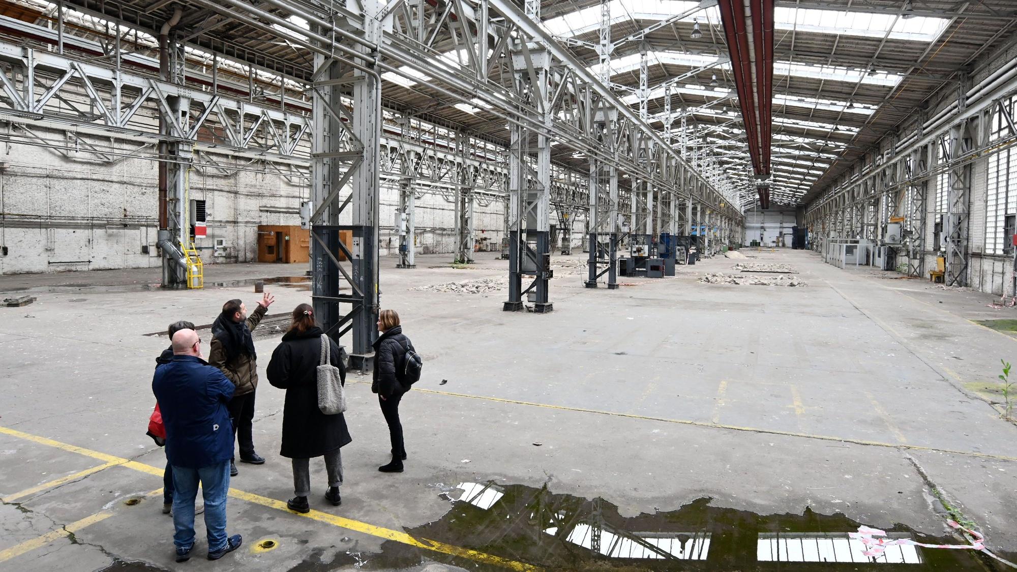 Begehung der Hallen 70 und 71 für das Migrationsmuseum im April 2024.
