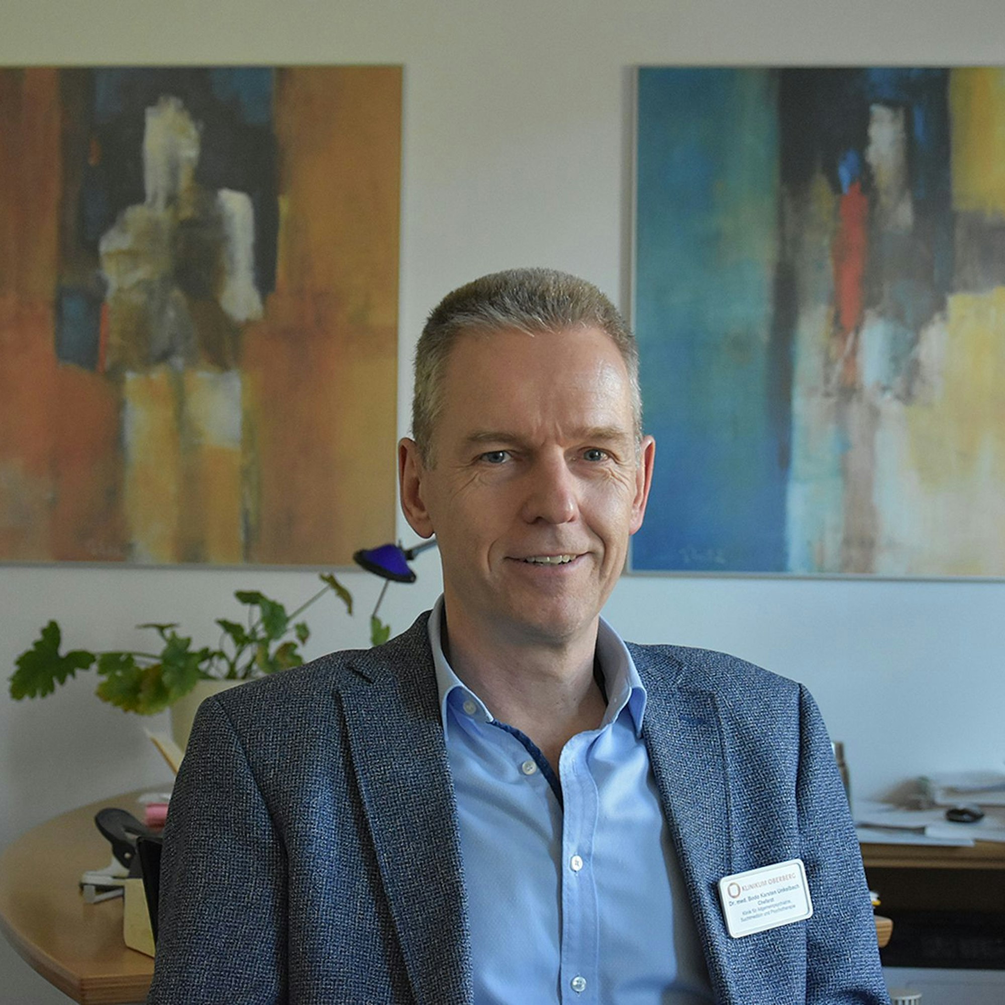 Das Foto zeigt Bodo Unkelbach, den Leiter der Klinik für Allgemeinpsychiatrie, Psychotherapie und Suchtmedizin in Marienheide