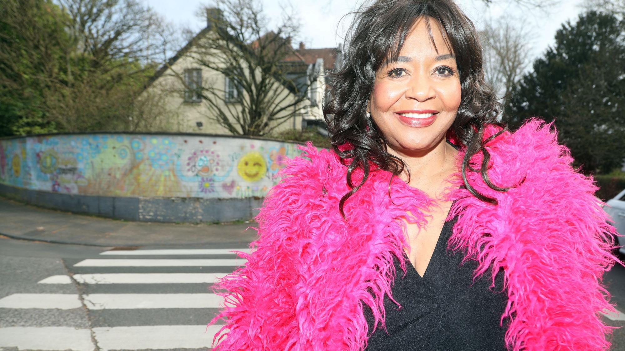 Deborah Woodson in ihrem Liblingsveedel Lövenich.