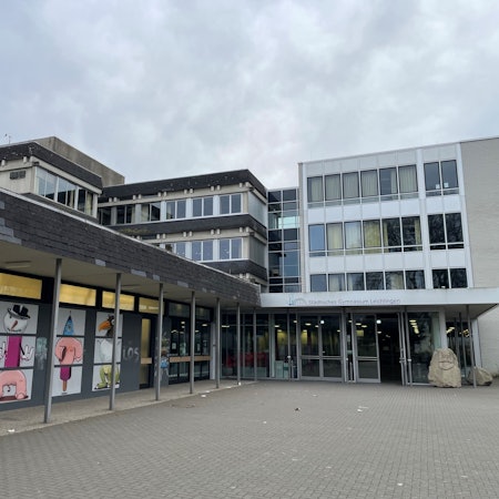 Das Gymnasium Leichlingen im Schulzentrum Am Hammer muss wahrscheinlich saniert oder neu gebaut werden.